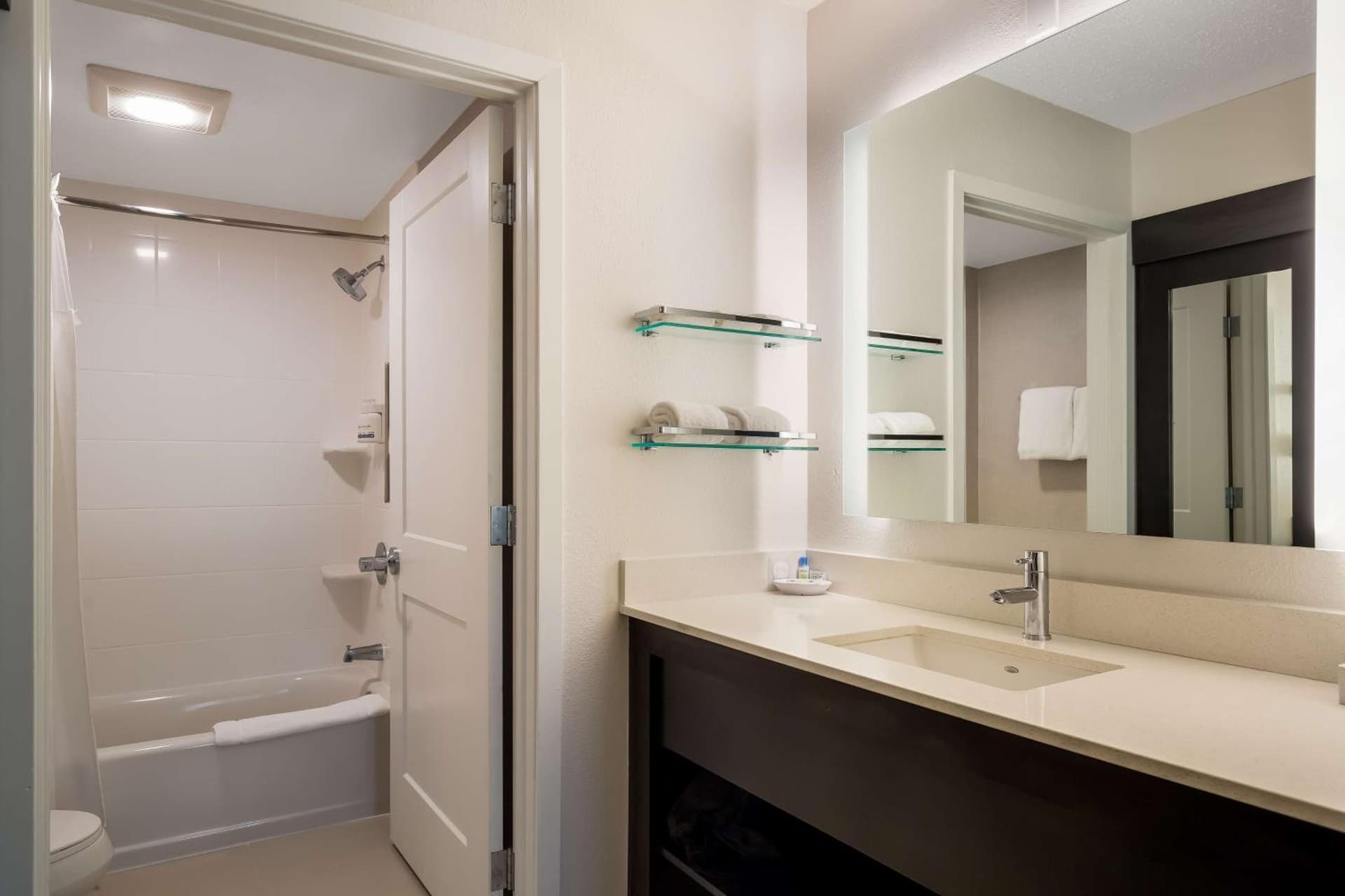 Sonesta ES Suites Parsippany Morris Plains gallery photo in Parsippany, NJ — image 13