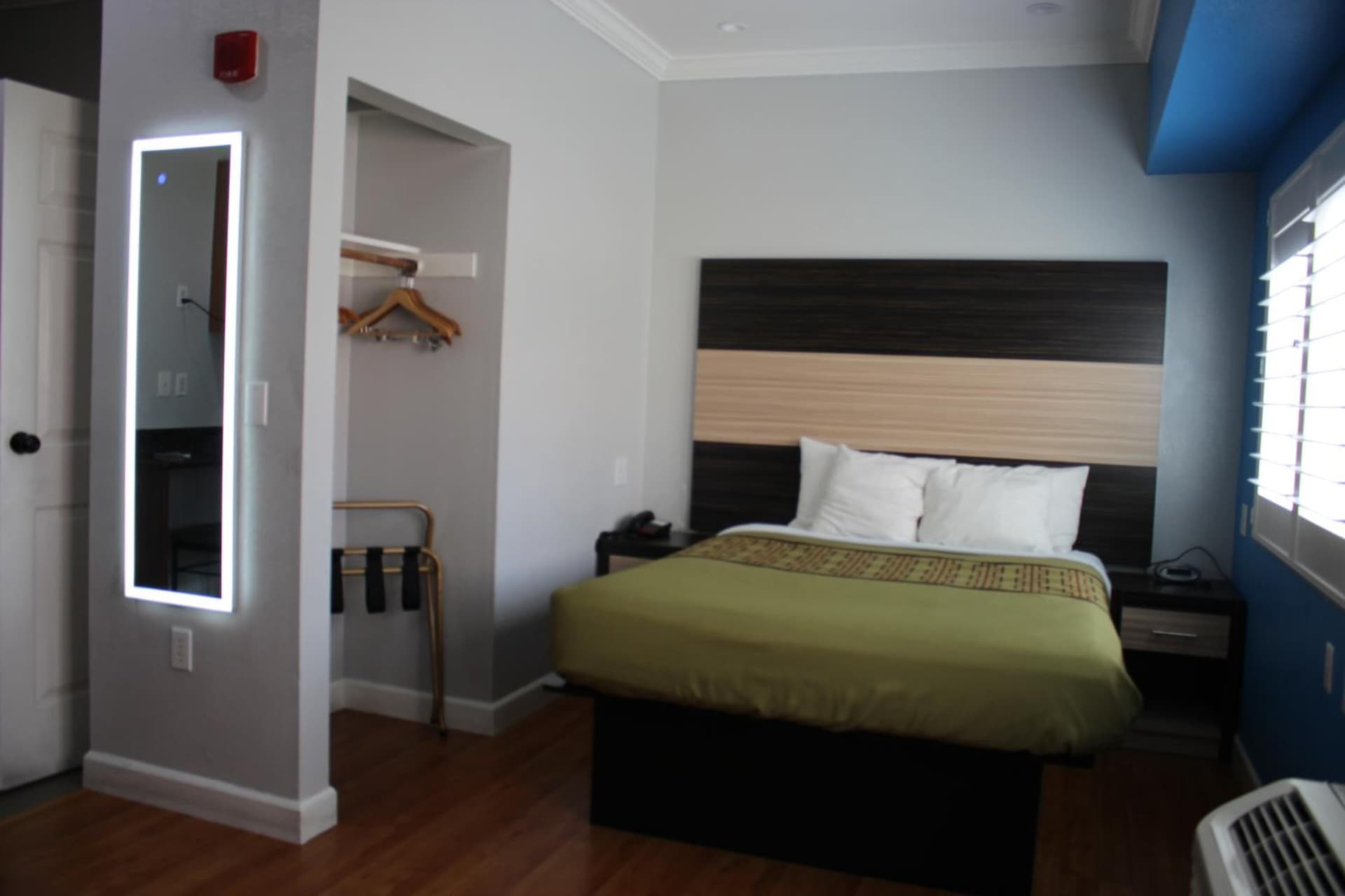 Rodeway Inn & Suites Hayward - Oakland South property views in Hayward, CA — gallery photo 3