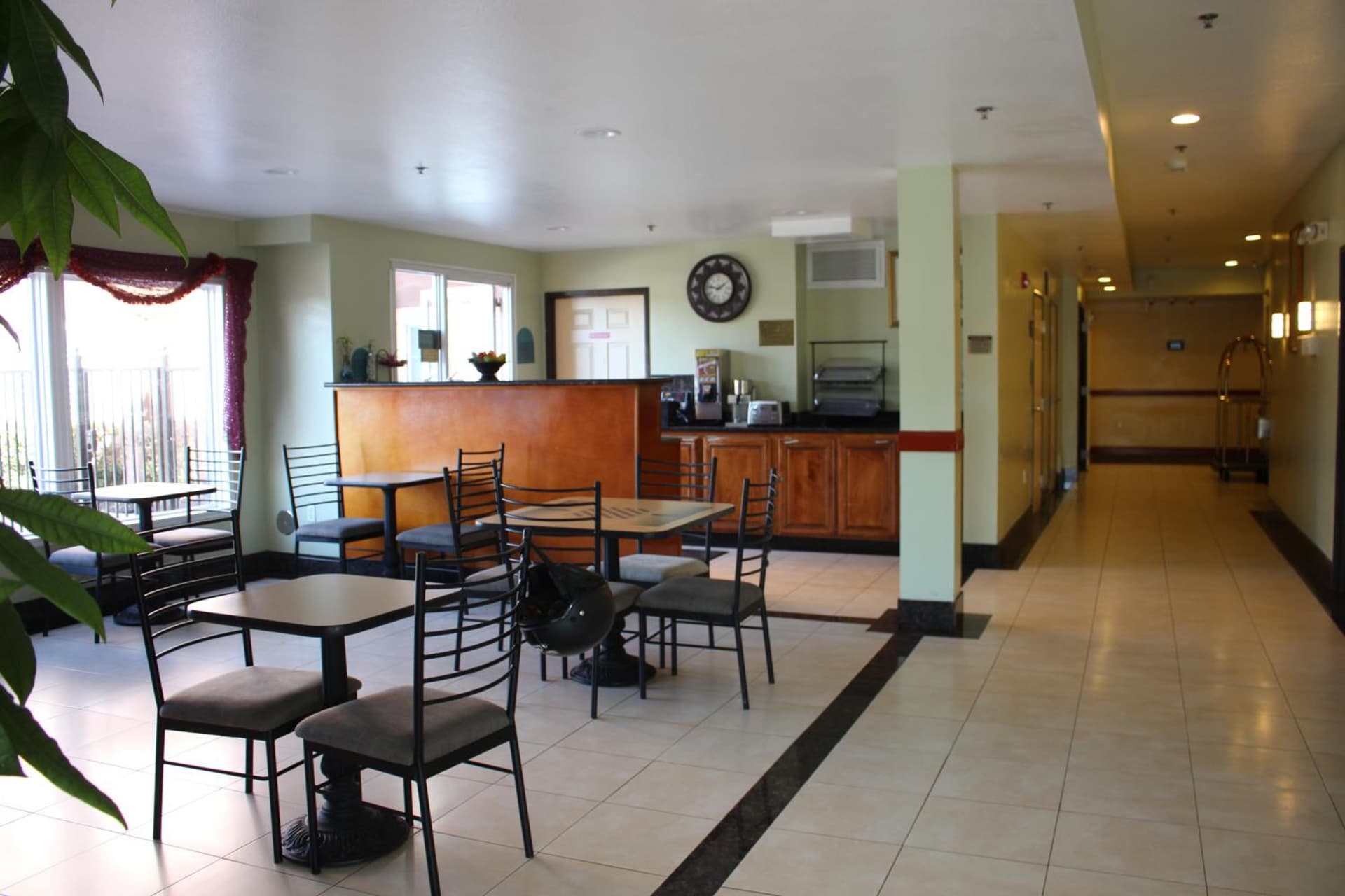 Rodeway Inn & Suites Hayward - Oakland South gallery photo in Hayward, CA — image 8
