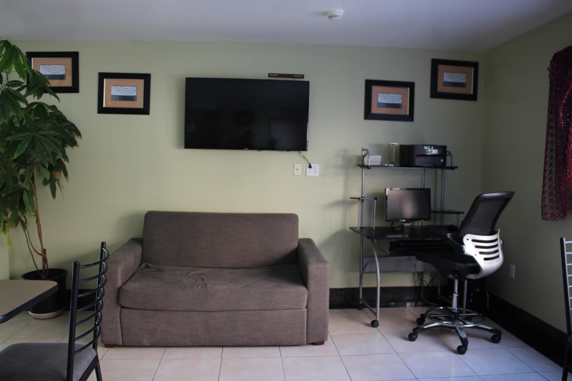 Rodeway Inn & Suites Hayward - Oakland South gallery photo in Hayward, CA — image 33