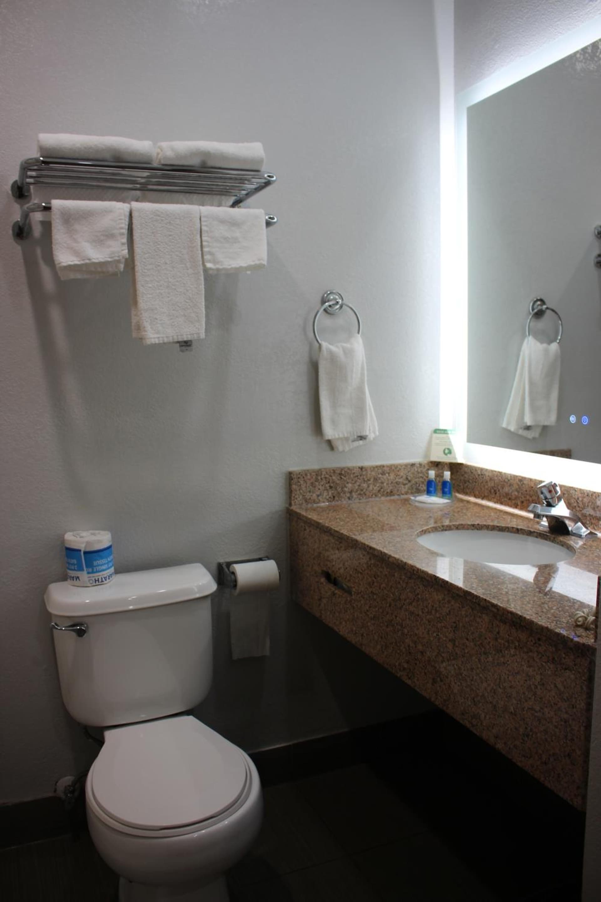 Rodeway Inn & Suites Hayward - Oakland South gallery photo in Hayward, CA — image 47
