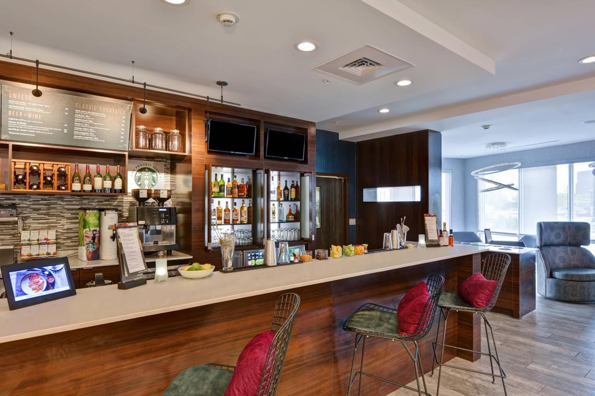 Courtyard by Marriott Long Island Islip/Courthouse Complex gallery photo in Central Islip, NY — image 8
