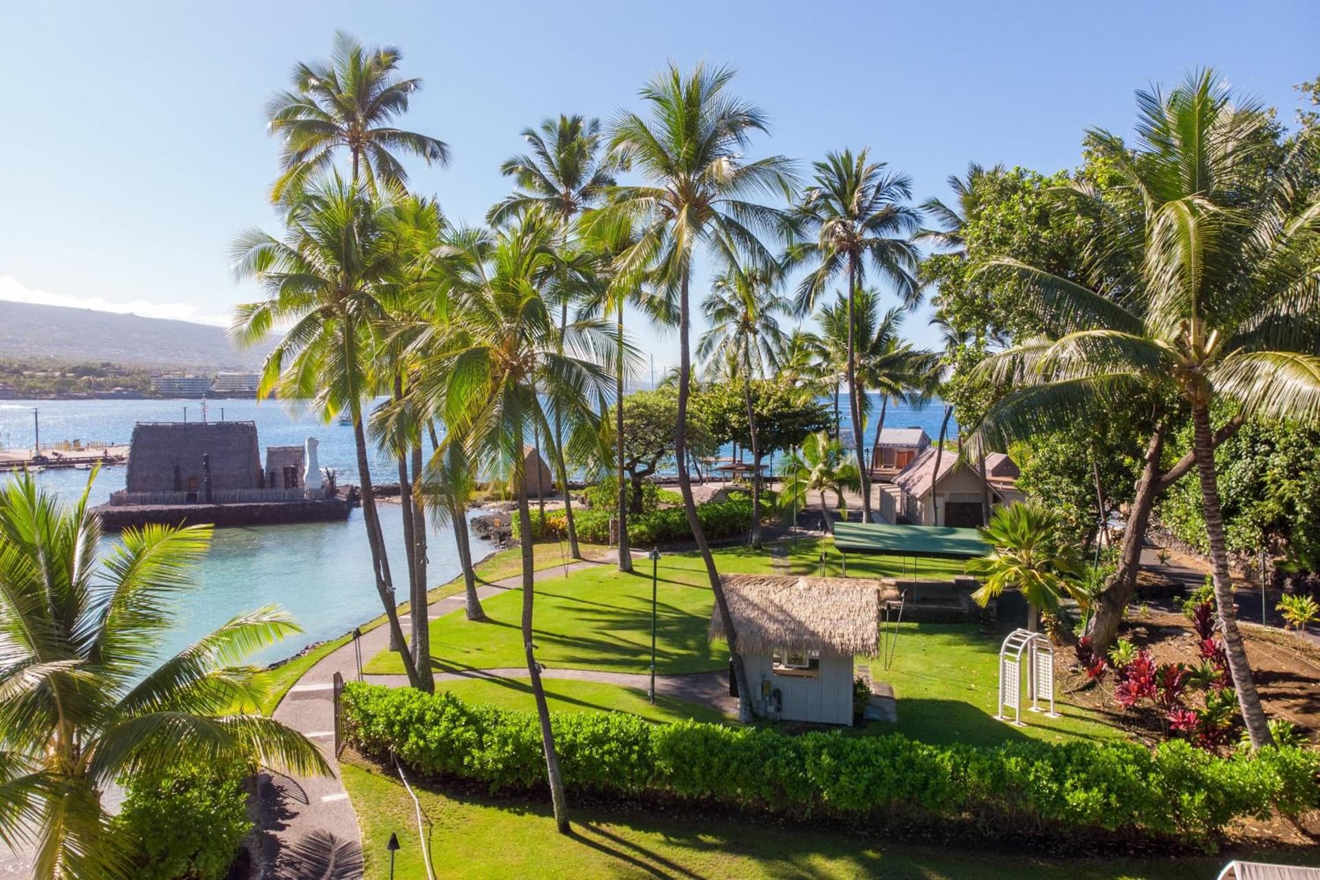 Courtyard by Marriott King Kamehameha's Kona Beach Hotel interior in Kailua-Kona, HI — gallery photo 2