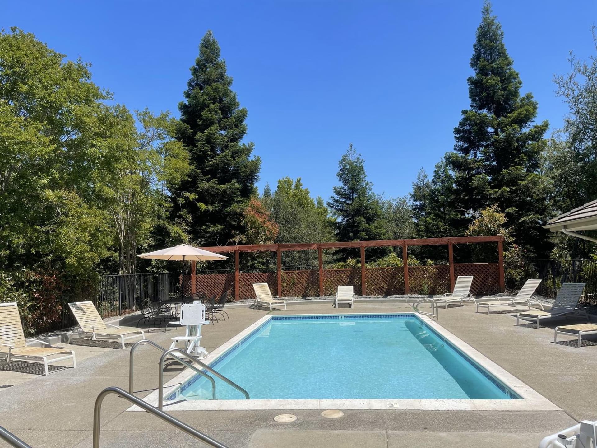 Rocklin Park Hotel, Trademark Collection by Wyndham property views in Rocklin, CA — gallery photo 3