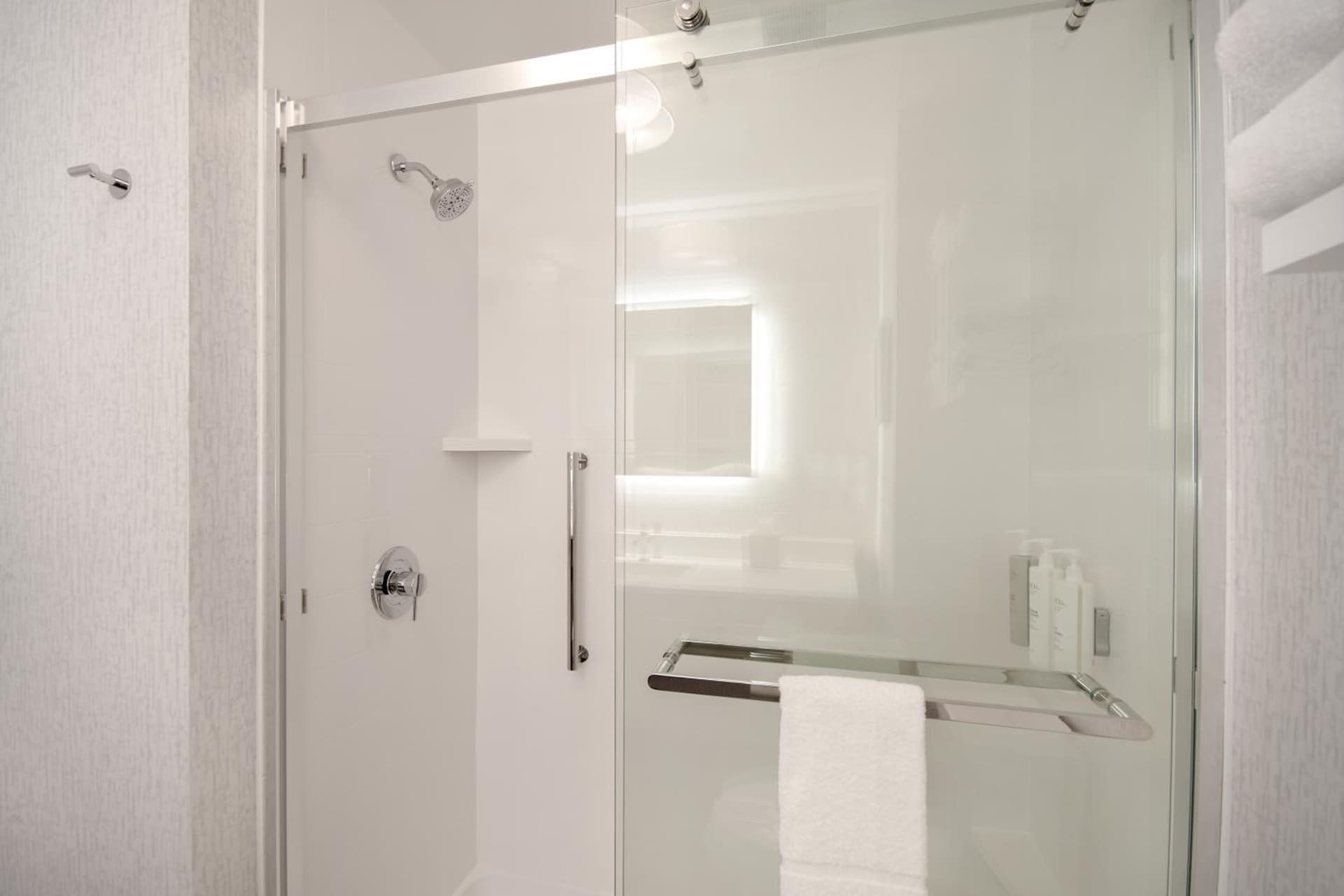 Hampton Inn & Suites Dayton-Vandalia gallery photo in Murlin Heights, OH — image 17