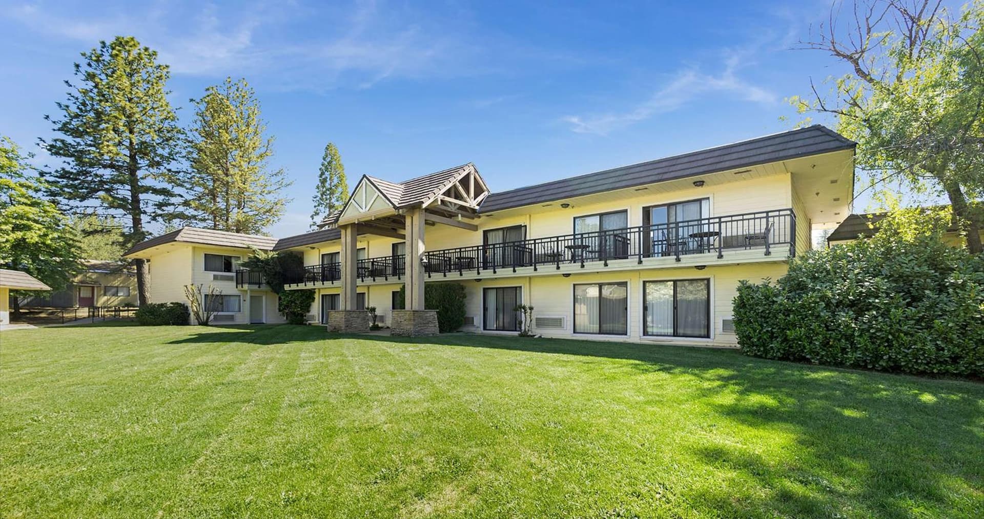 Best Western Gold Country Inn property views in Grass Valley, CA — gallery photo 3
