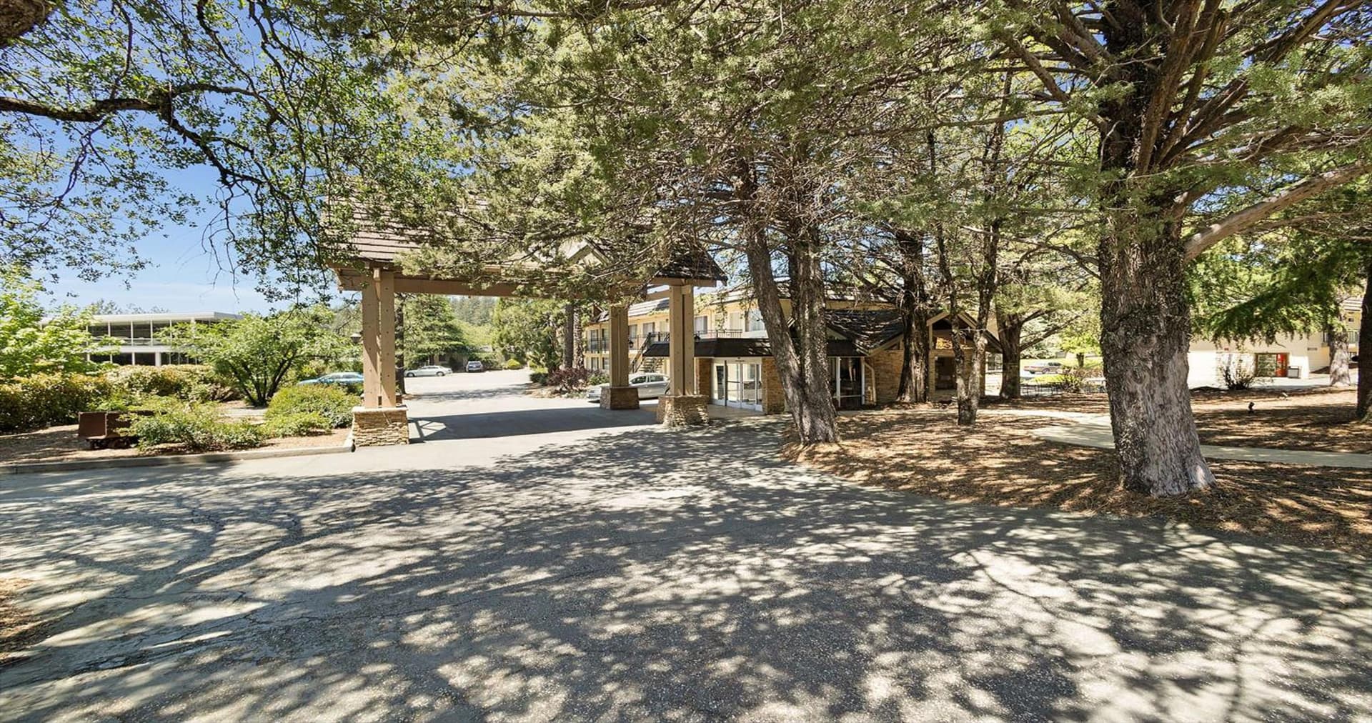 Best Western Gold Country Inn interior in Grass Valley, CA — gallery photo 2