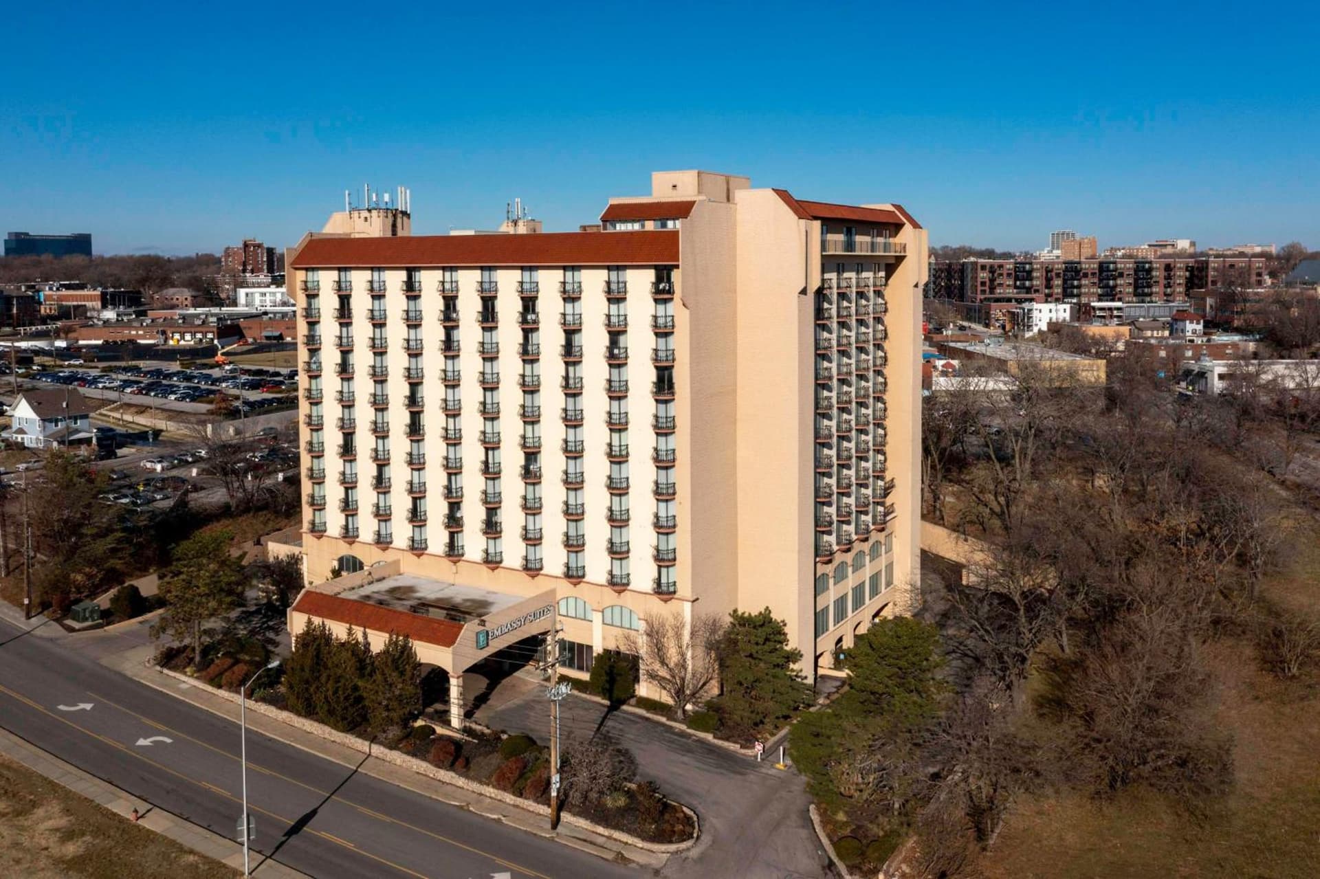 Embassy Suites by Hilton Kansas City Plaza interior in Kansas City, MO — gallery photo 2