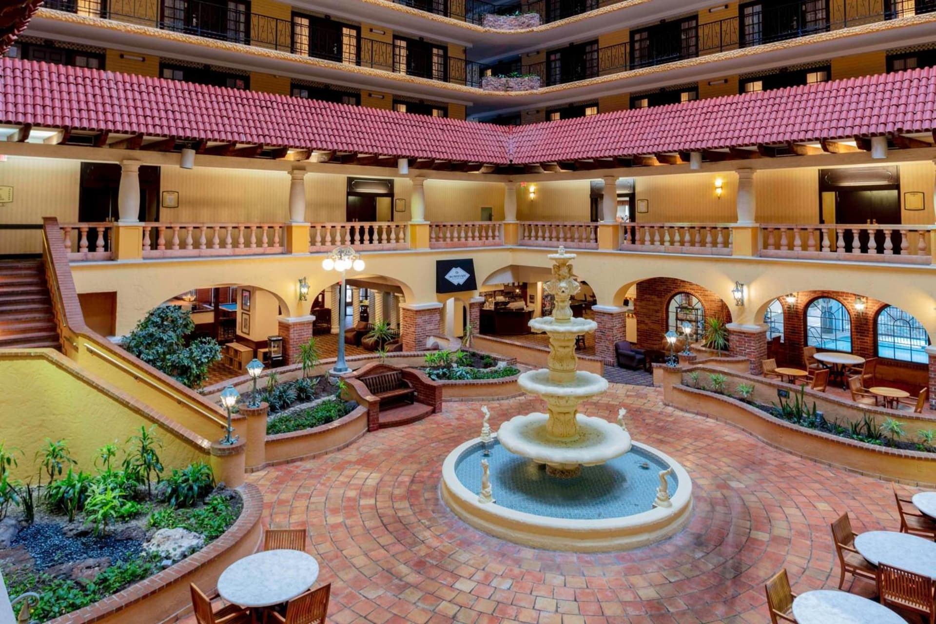 Embassy Suites by Hilton Kansas City Plaza gallery photo in Kansas City, MO — image 5