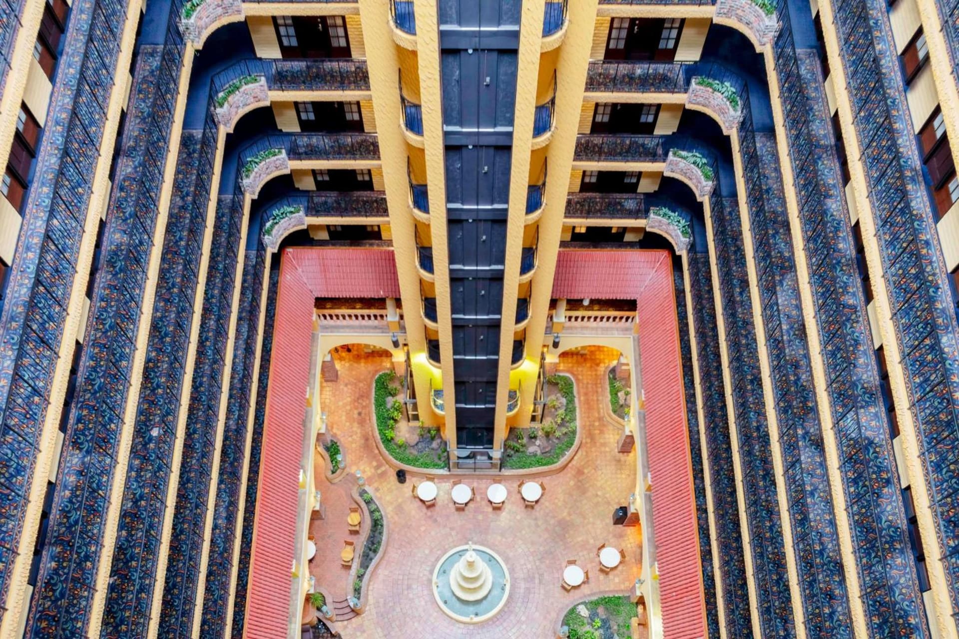 Embassy Suites by Hilton Kansas City Plaza gallery photo in Kansas City, MO — image 6