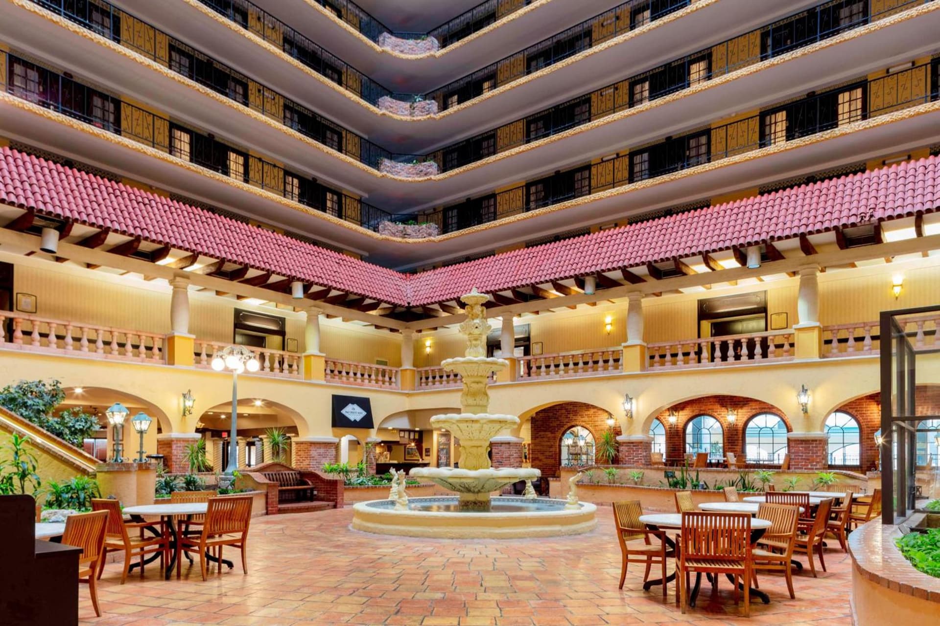 Embassy Suites by Hilton Kansas City Plaza gallery photo in Kansas City, MO — image 30