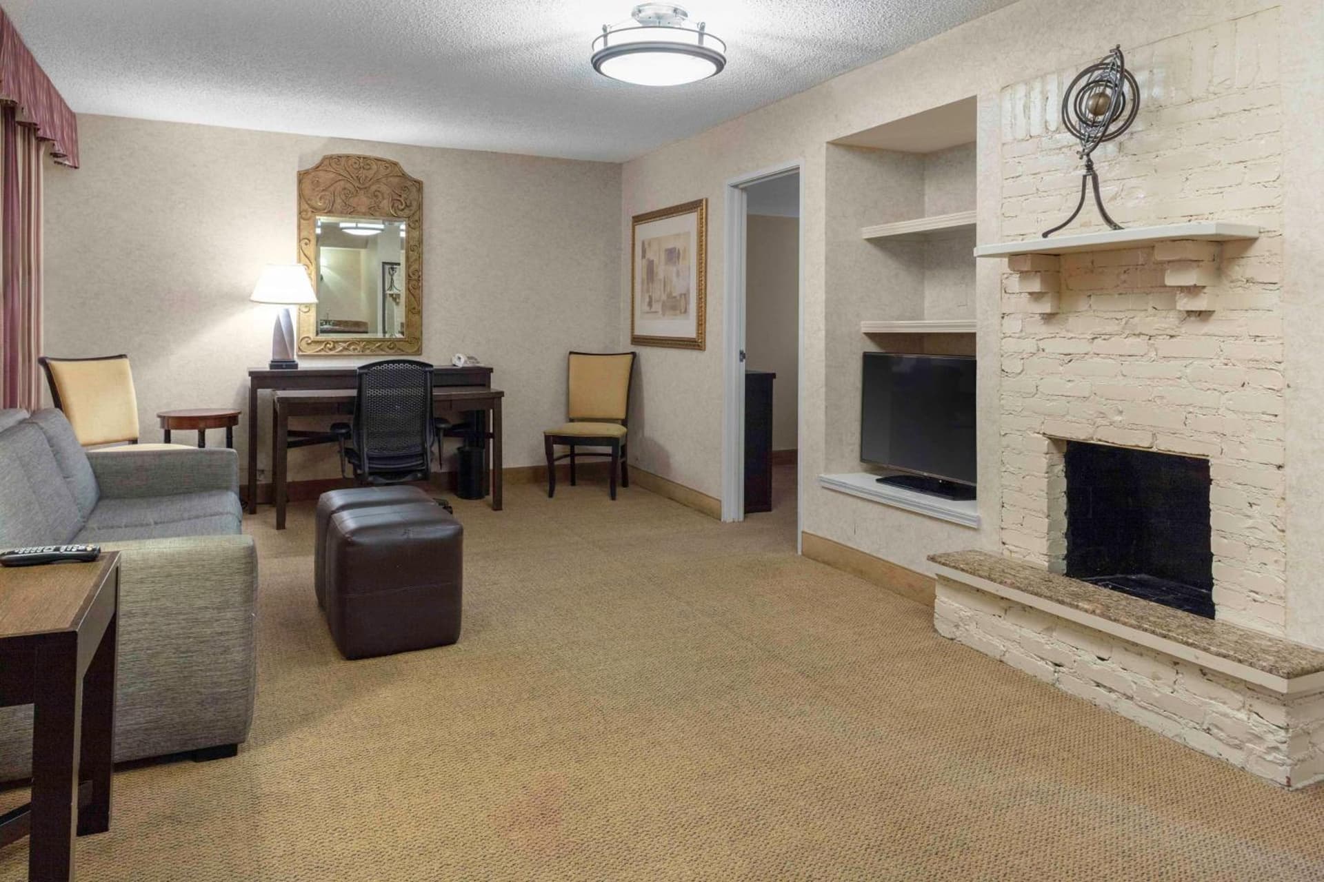 Embassy Suites by Hilton Kansas City Plaza gallery photo in Kansas City, MO — image 16