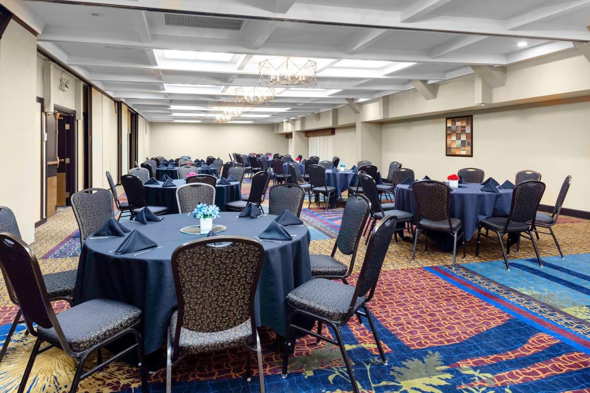 Embassy Suites by Hilton Kansas City Plaza gallery photo in Kansas City, MO — image 18