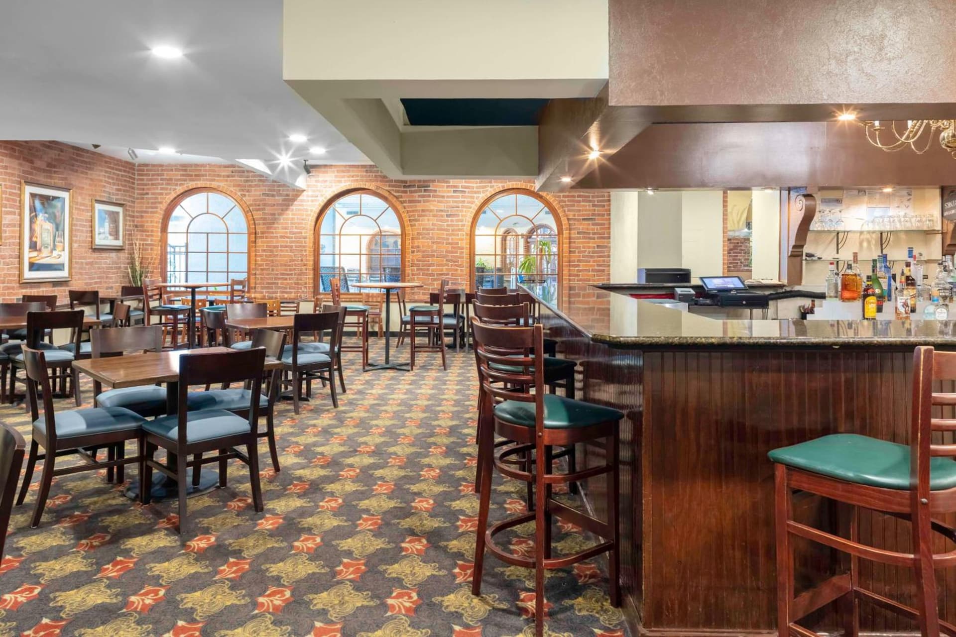 Embassy Suites by Hilton Kansas City Plaza interior in Kansas City, MO — gallery photo 2