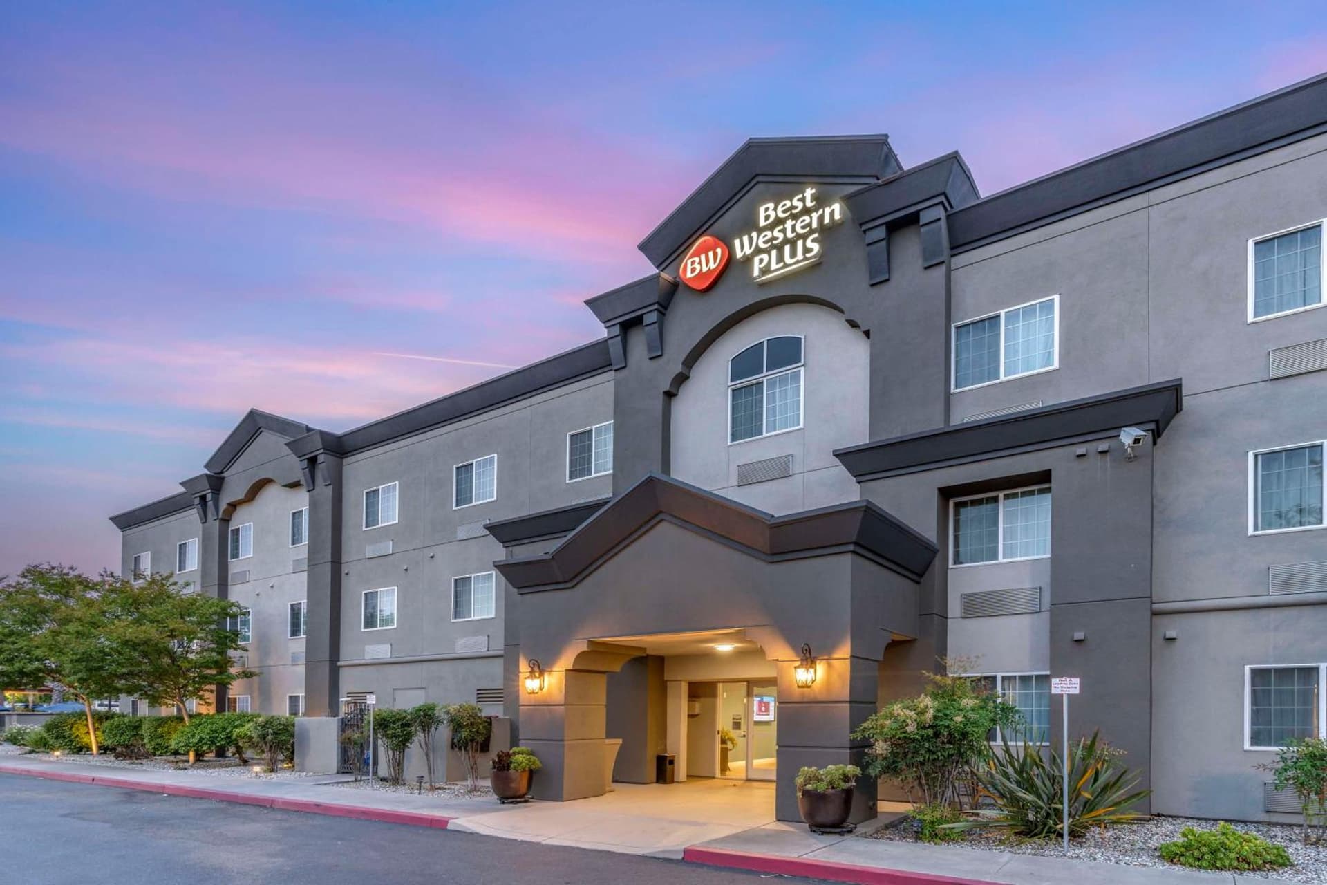 Best Western Plus Vineyard Inn featured exterior or lobby in Livermore, CA — similar hotel