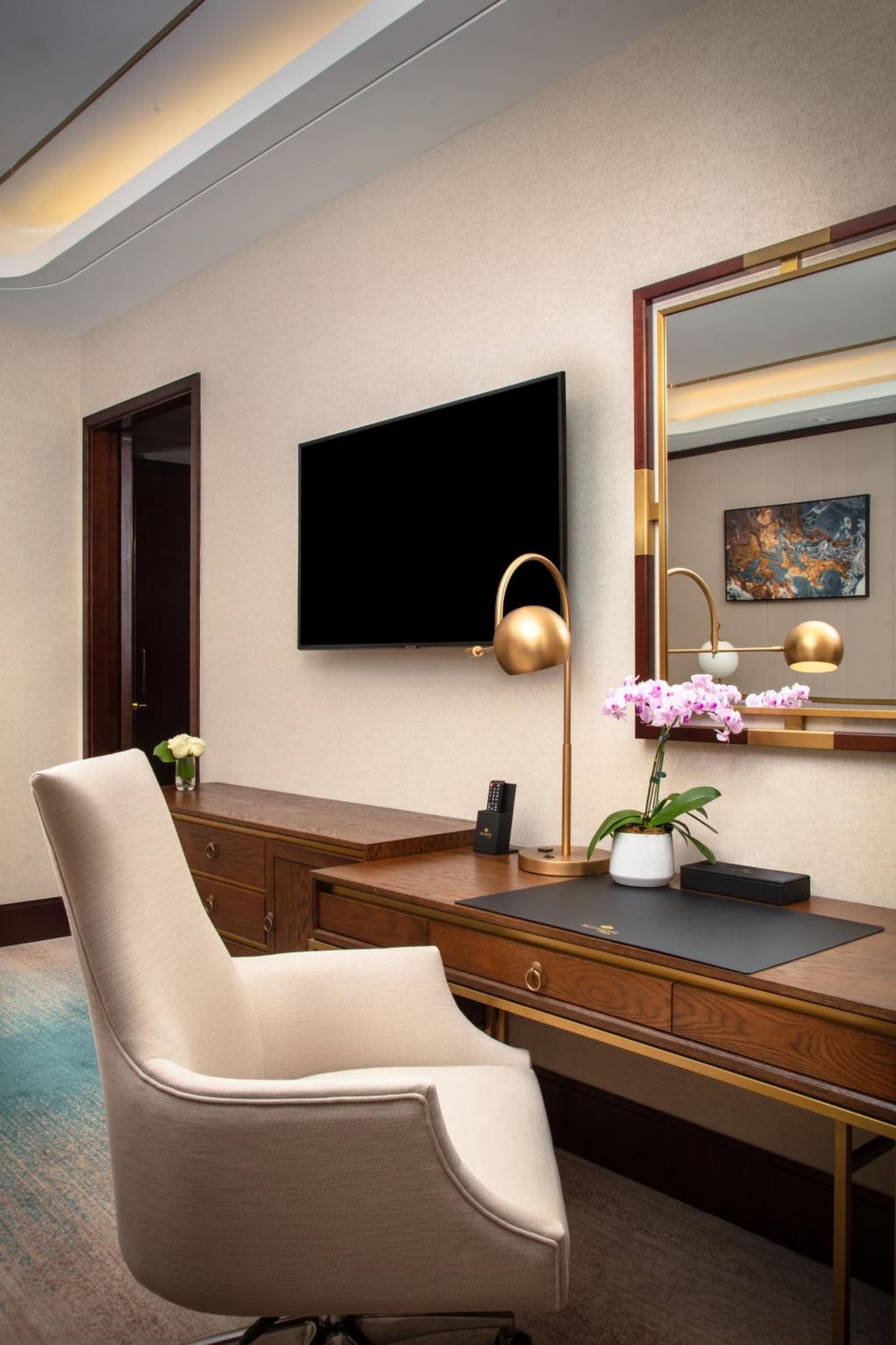 Blossom Hotel Houston, Curio Collection by Hilton gallery photo in Houston, TX — image 18