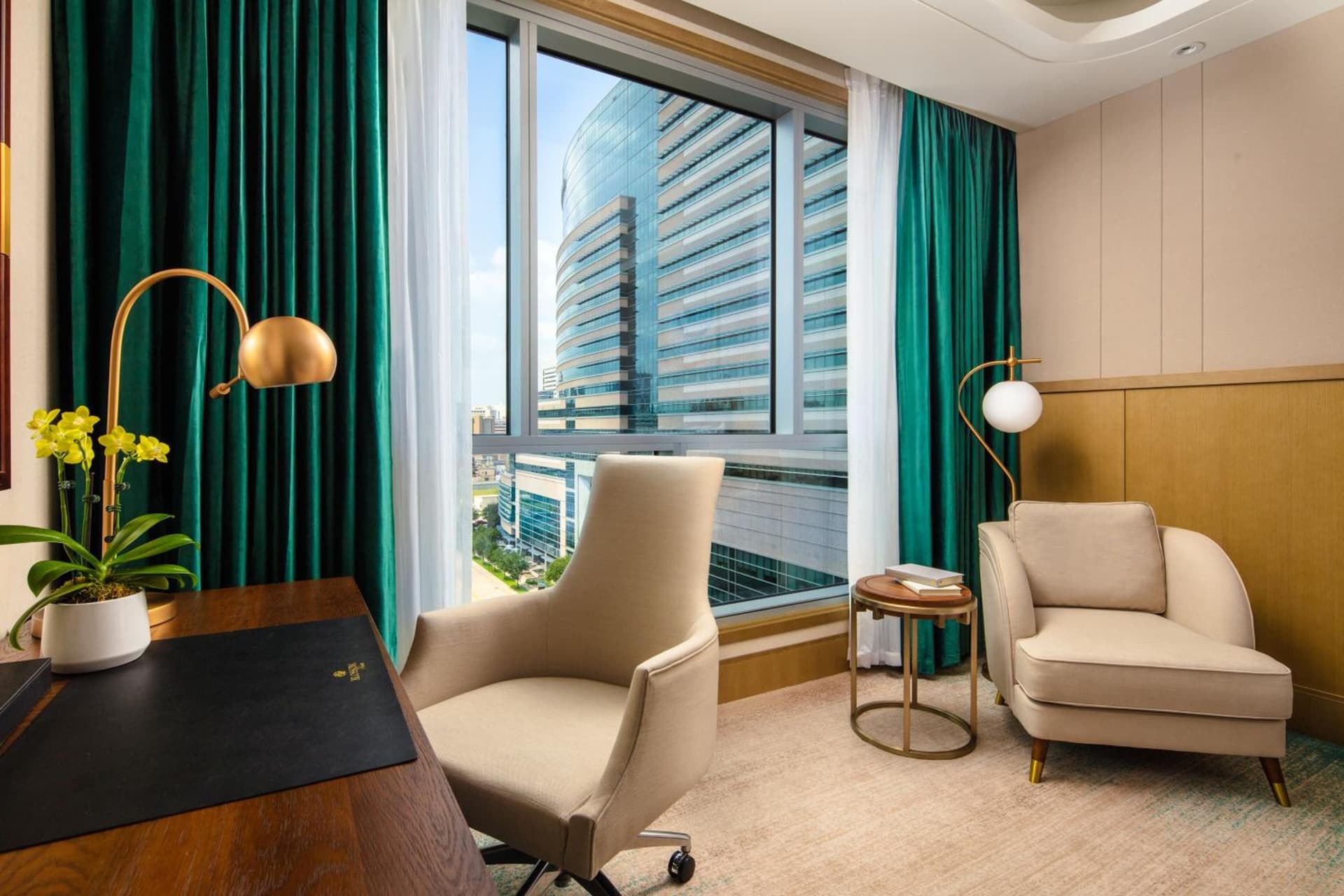 Blossom Hotel Houston, Curio Collection by Hilton gallery photo in Houston, TX — image 32
