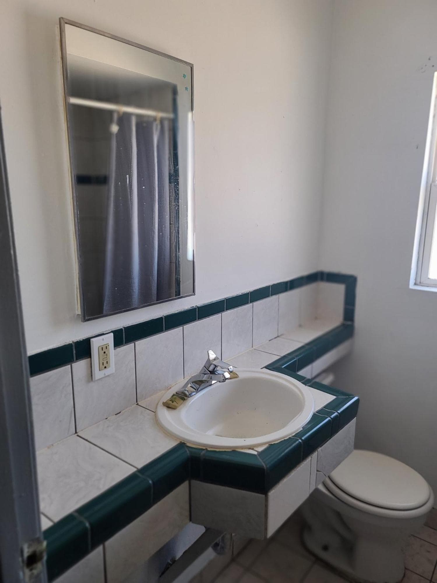 Nights Inn Motel interior in Oakland, CA — gallery photo 2