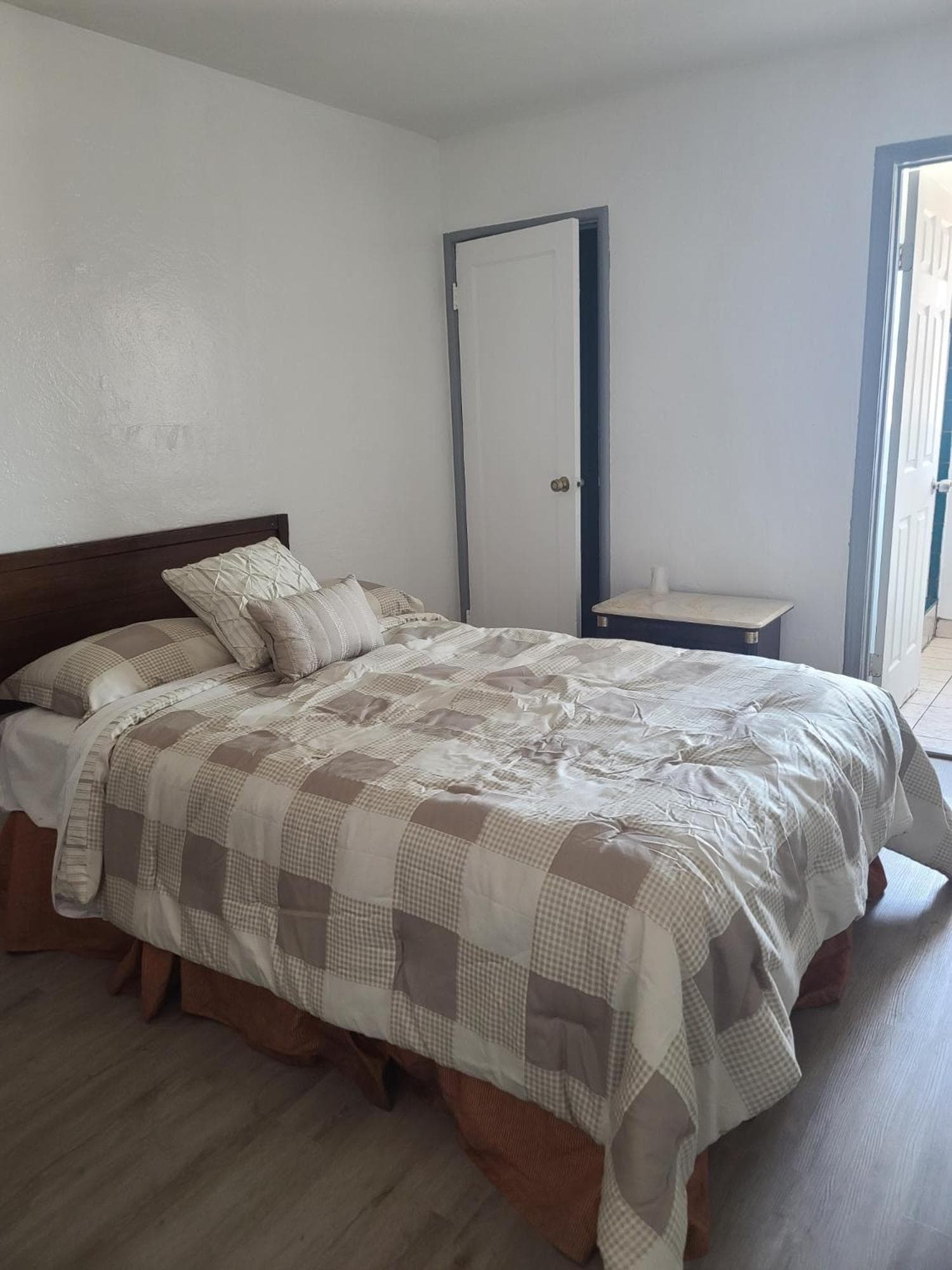 Nights Inn Motel property views in Oakland, CA — gallery photo 3