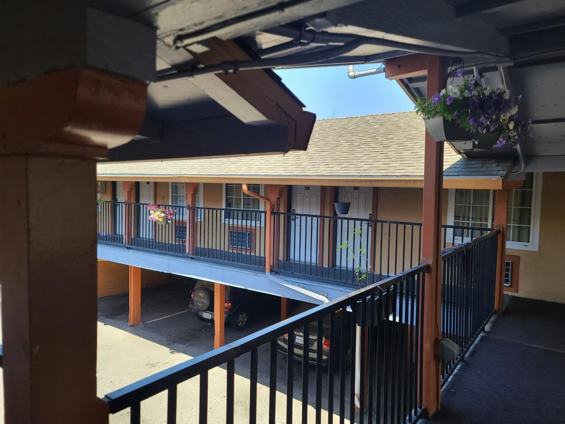 Nights Inn Motel property views in Oakland, CA — gallery photo 3