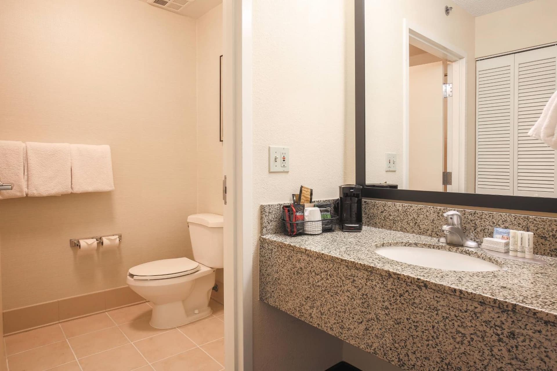 Courtyard by Marriott Flint Grand Blanc gallery photo in Flint, MI — image 4