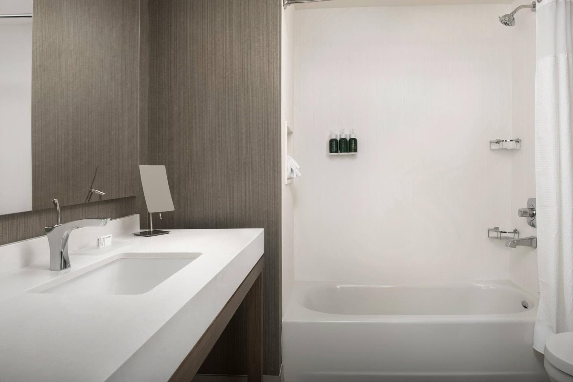 Courtyard by Marriott Portland East gallery photo in Portland, OR — image 22