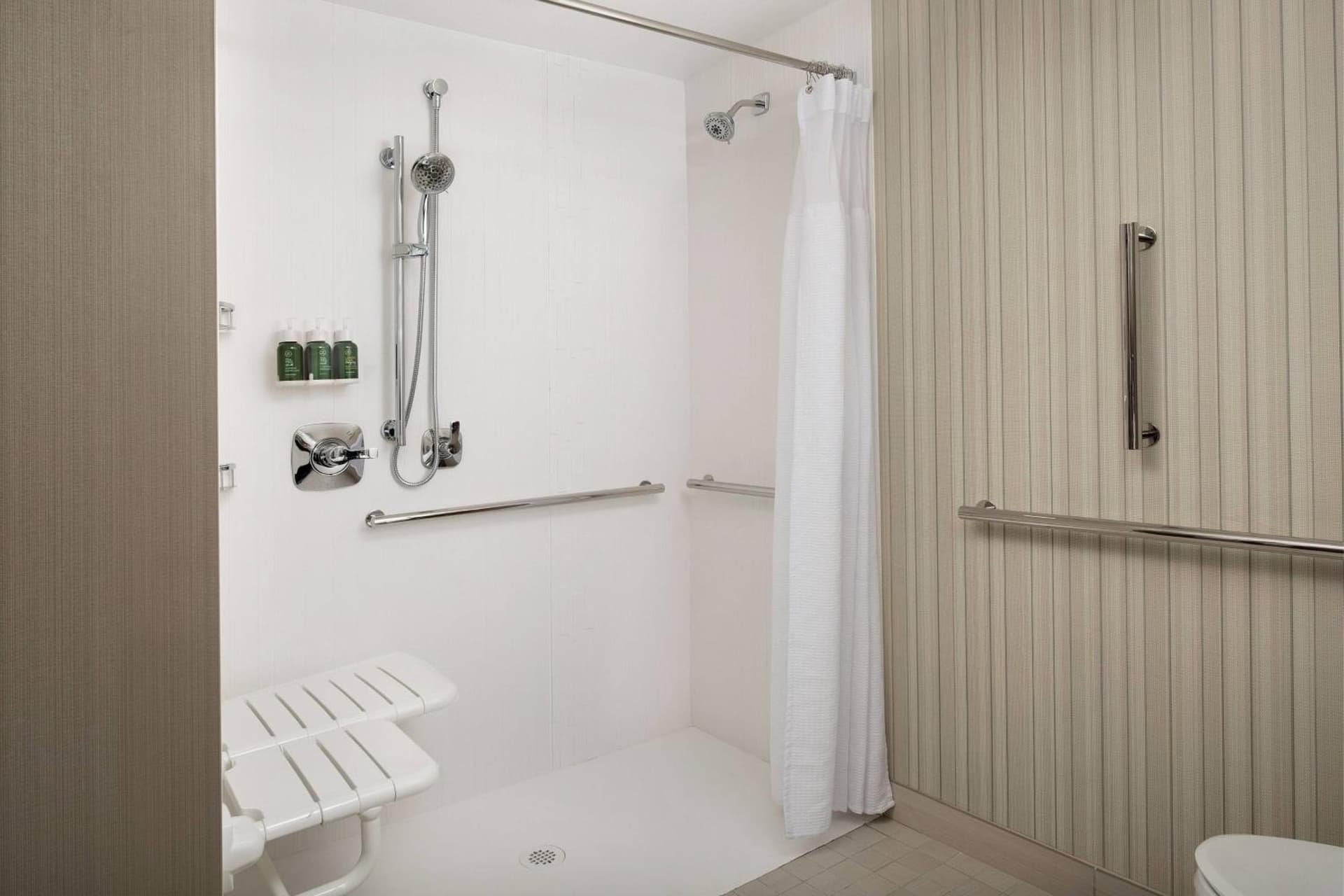 Courtyard by Marriott Portland East gallery photo in Portland, OR — image 17