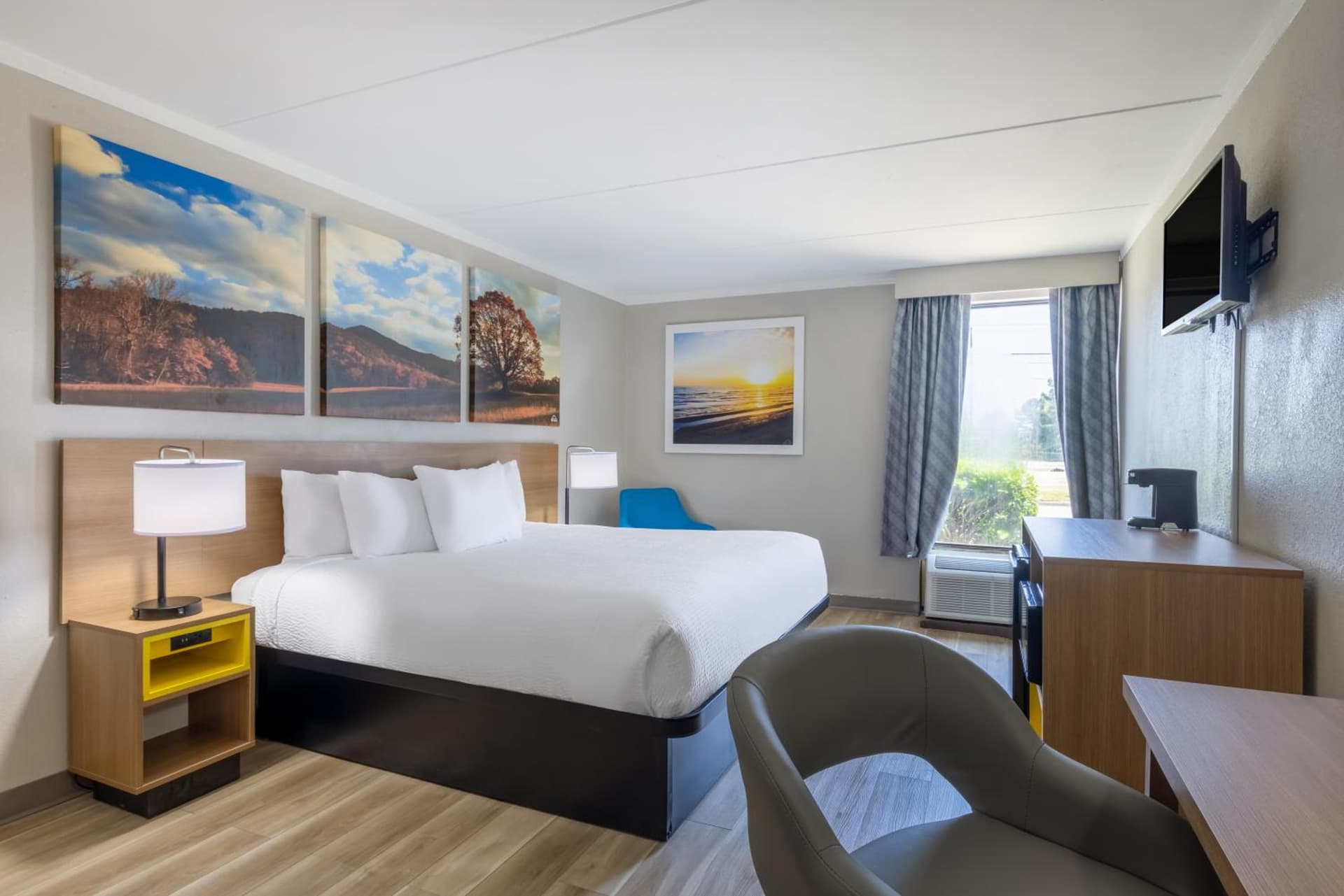 Days Inn & Suites by Wyndham Fort Bragg/Cross Creek Mall gallery photo in Fayetteville, NC — image 60