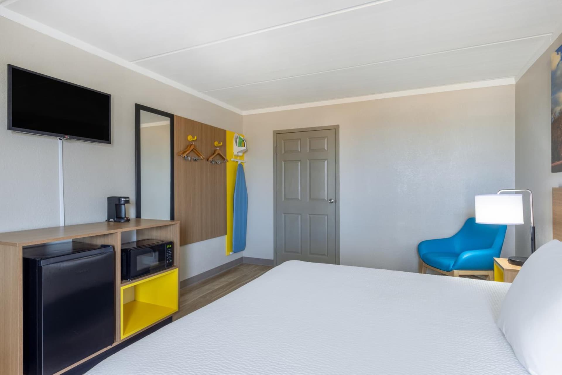 Days Inn & Suites by Wyndham Fort Bragg/Cross Creek Mall gallery photo in Fayetteville, NC — image 9