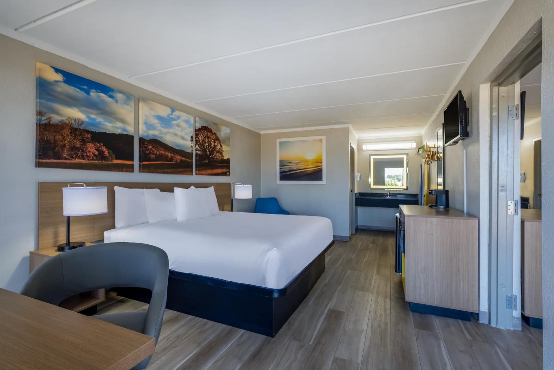 Days Inn & Suites by Wyndham Fort Bragg/Cross Creek Mall gallery photo in Fayetteville, NC — image 25
