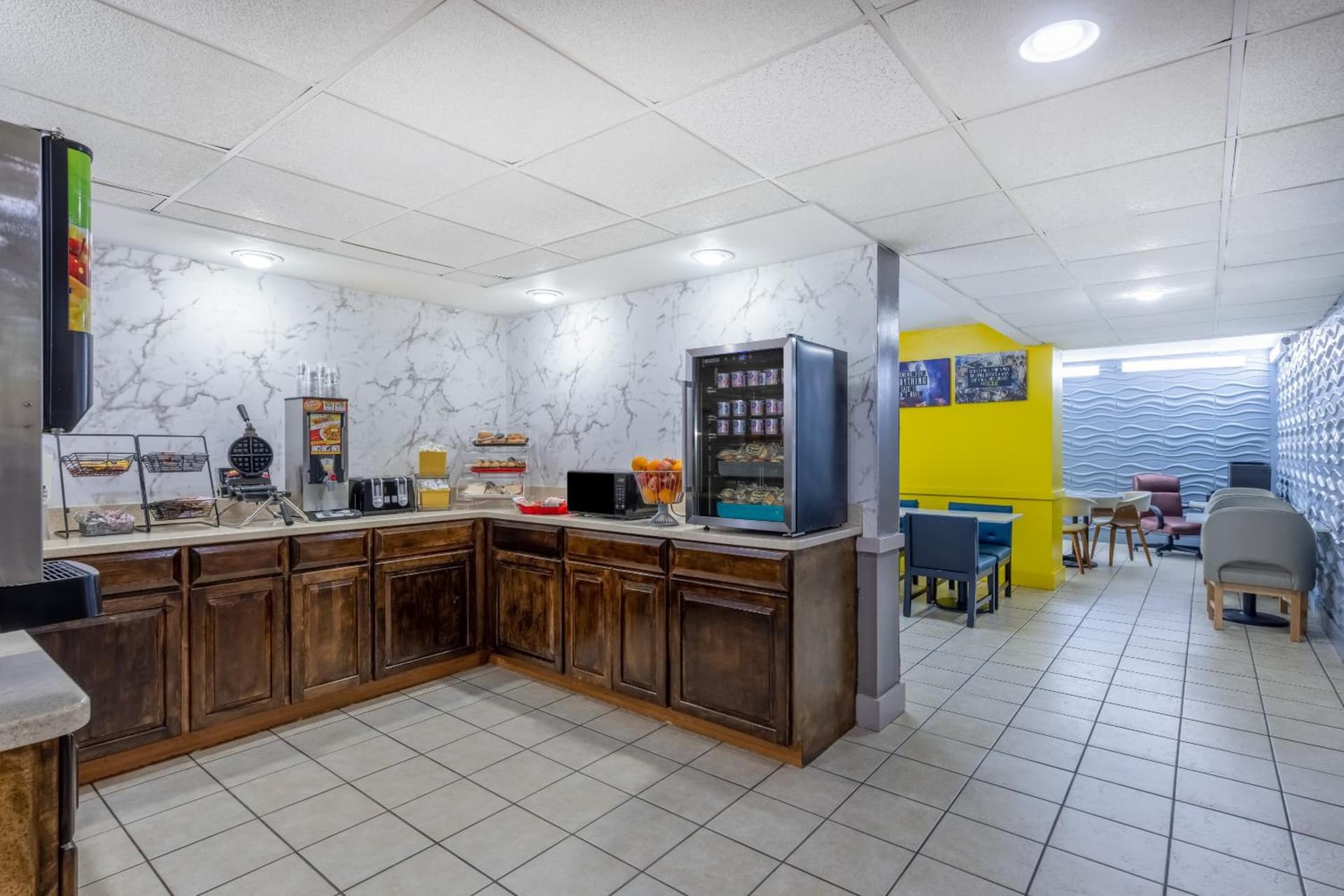Days Inn & Suites by Wyndham Fort Bragg/Cross Creek Mall gallery photo in Fayetteville, NC — image 17