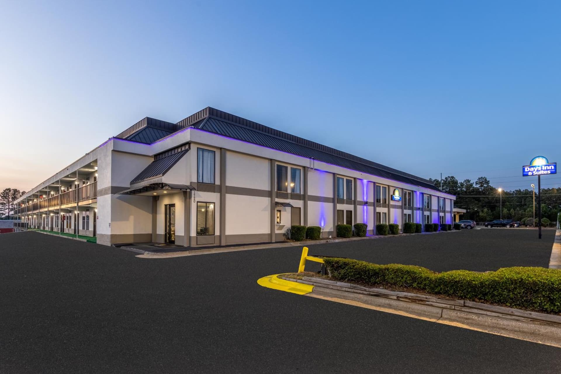 Days Inn & Suites by Wyndham Fort Bragg/Cross Creek Mall gallery photo in Fayetteville, NC — image 43