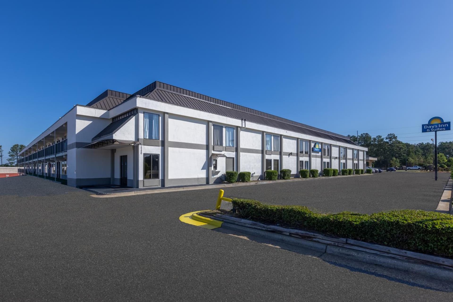Days Inn & Suites by Wyndham Fort Bragg/Cross Creek Mall gallery photo in Fayetteville, NC — image 34
