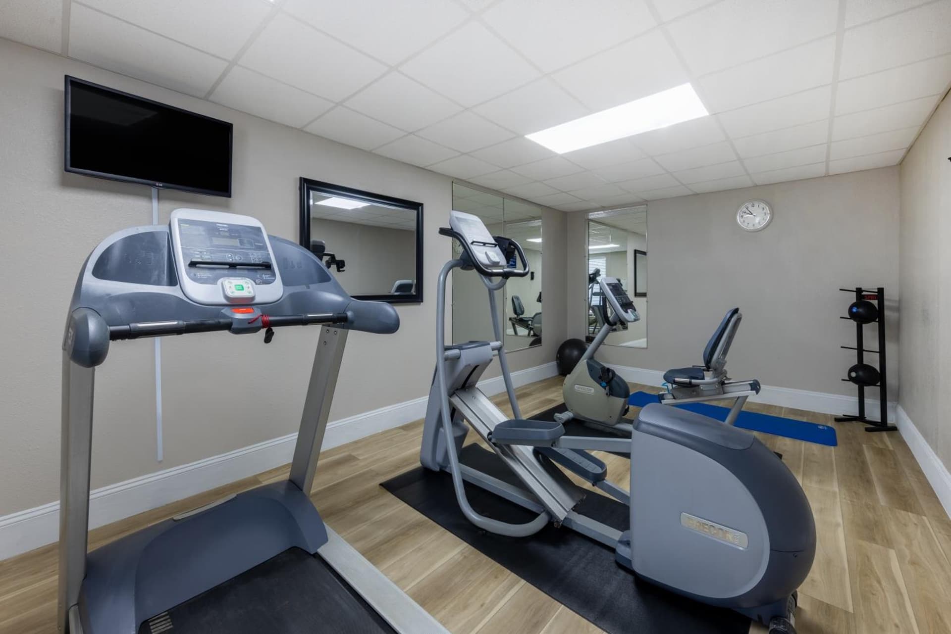 Days Inn & Suites by Wyndham Fort Bragg/Cross Creek Mall gallery photo in Fayetteville, NC — image 28