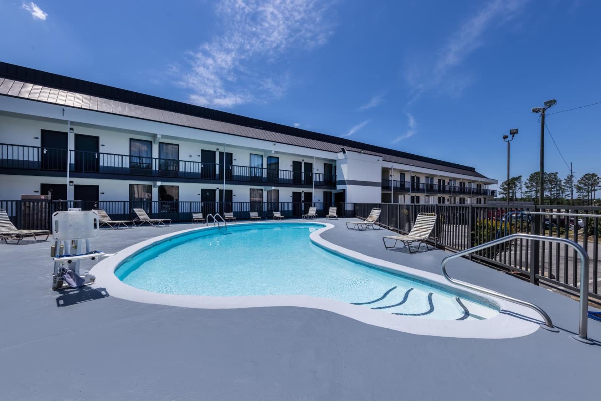Days Inn & Suites by Wyndham Fort Bragg/Cross Creek Mall gallery photo in Fayetteville, NC — image 5