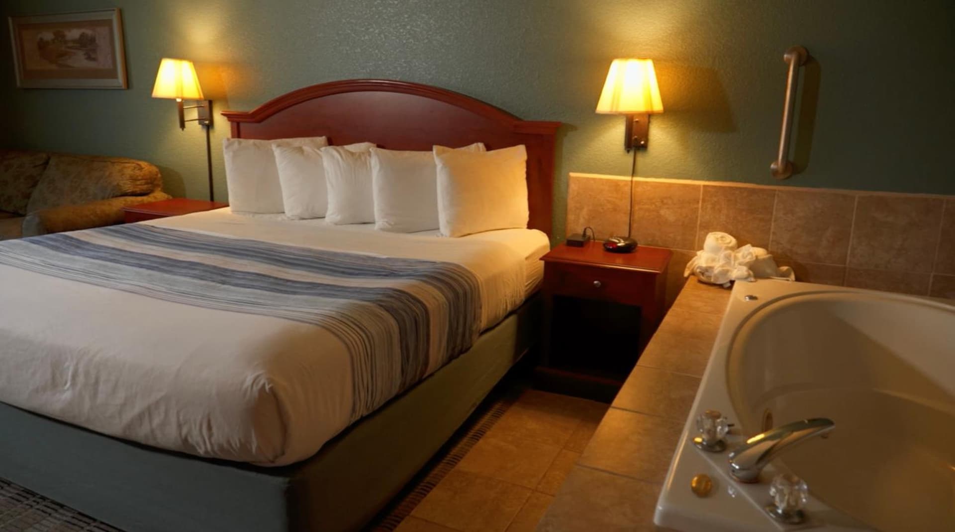 AmericInn by Wyndham Chippewa Falls gallery photo in Chippewa Falls, WI — image 11