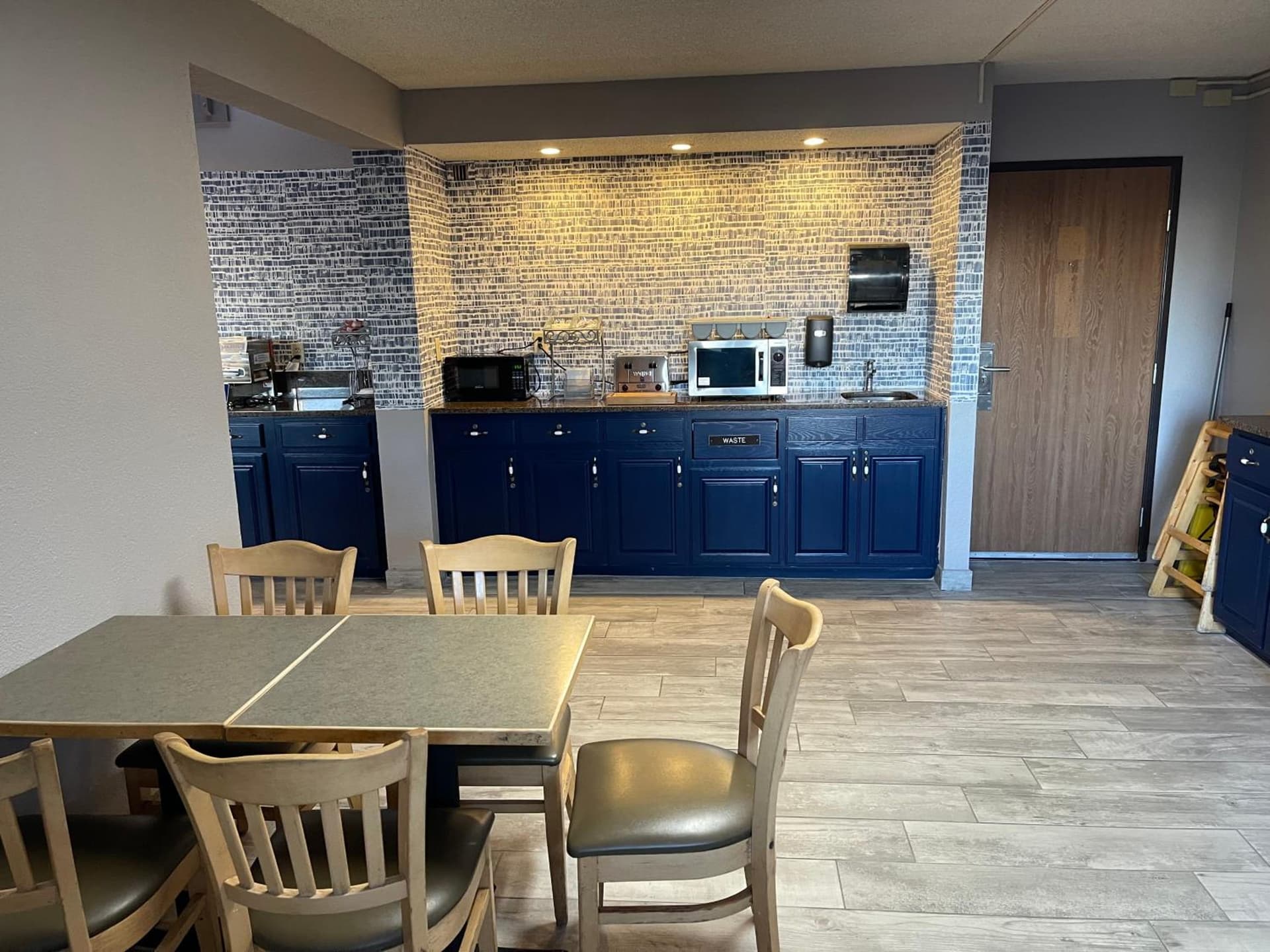 AmericInn by Wyndham Chippewa Falls gallery photo in Chippewa Falls, WI — image 28