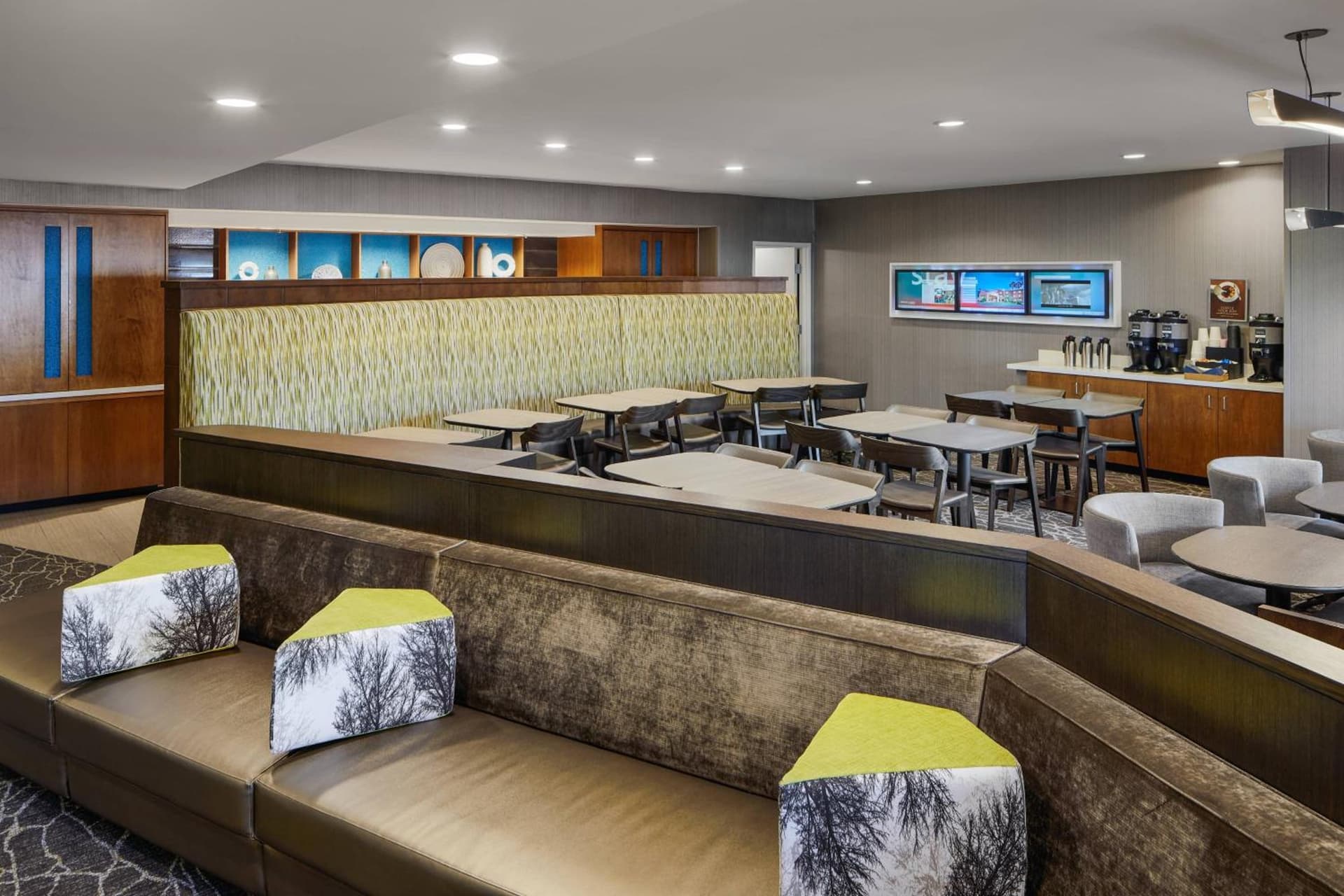 SpringHill Suites Tempe at Arizona Mills Mall interior in Tempe, AZ — gallery photo 2