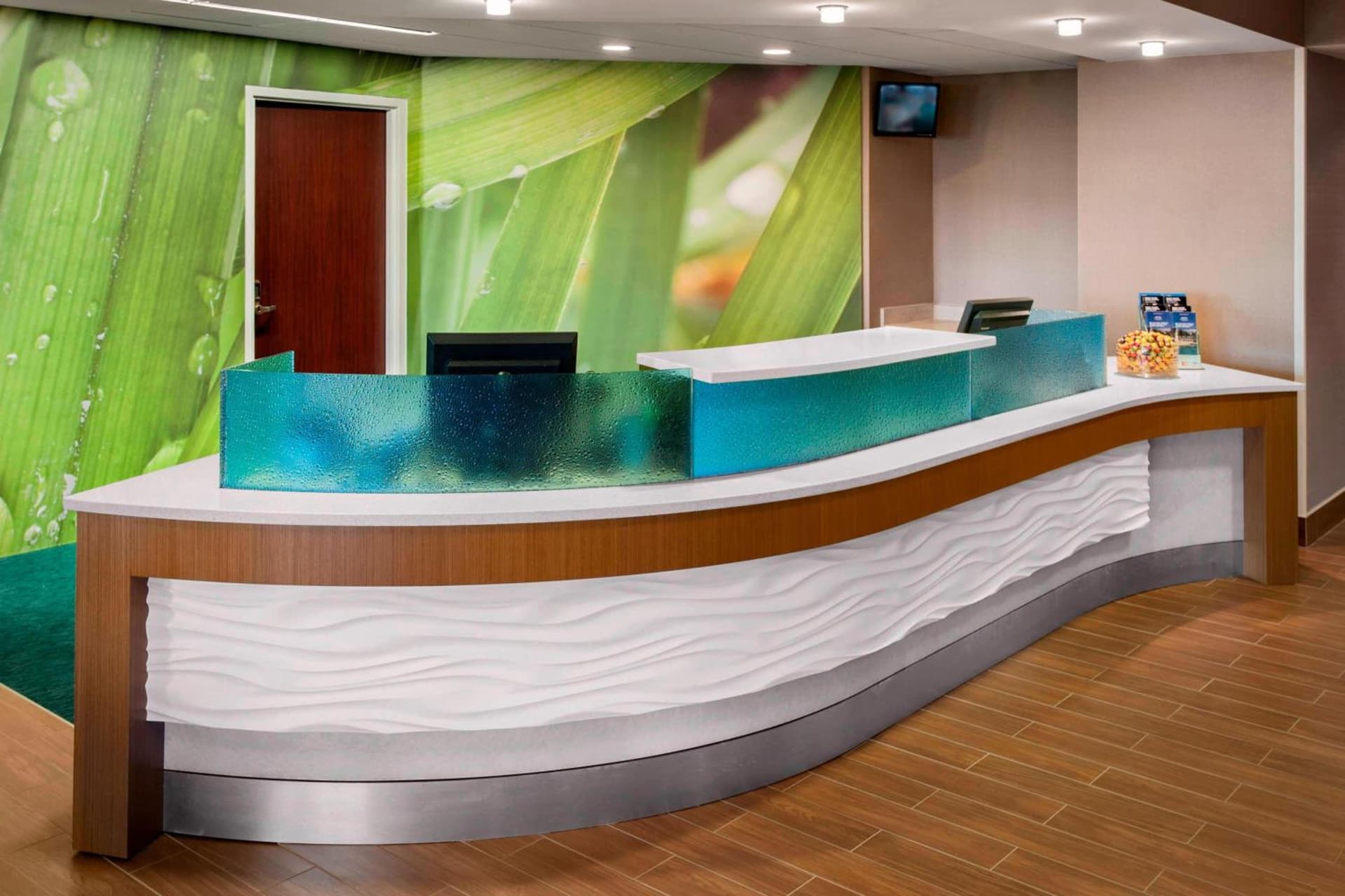 Willow Grove Inn by IHG interior in Willow Grove, PA — gallery photo 2