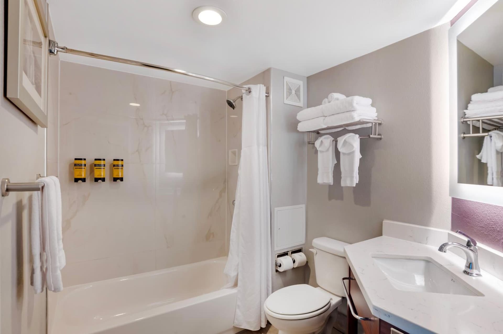 Best Western Plus Commerce Hotel gallery photo in Los Angeles, CA — image 39