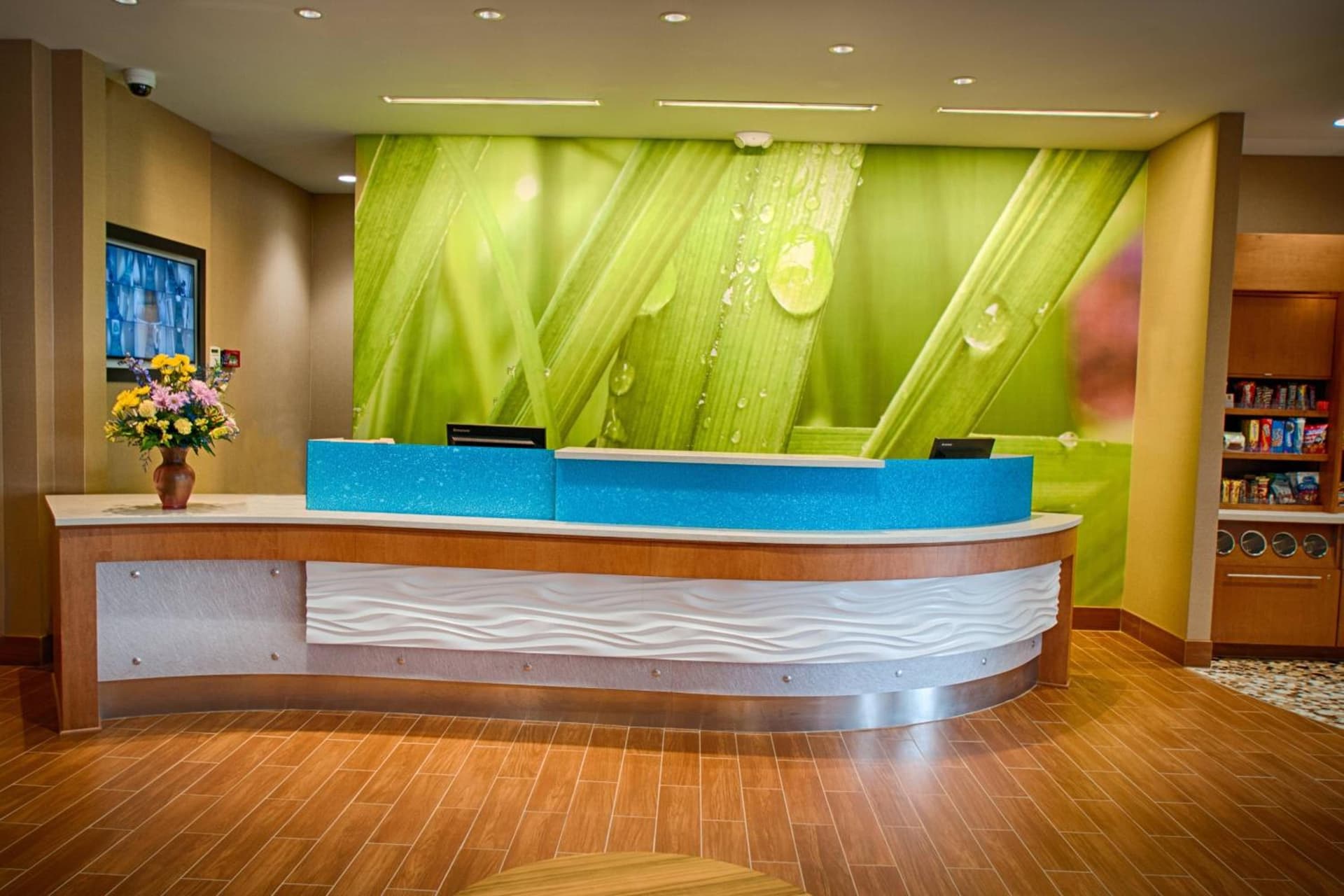 SpringHill Suites by Marriott Canton interior in North Canton, OH — gallery photo 2