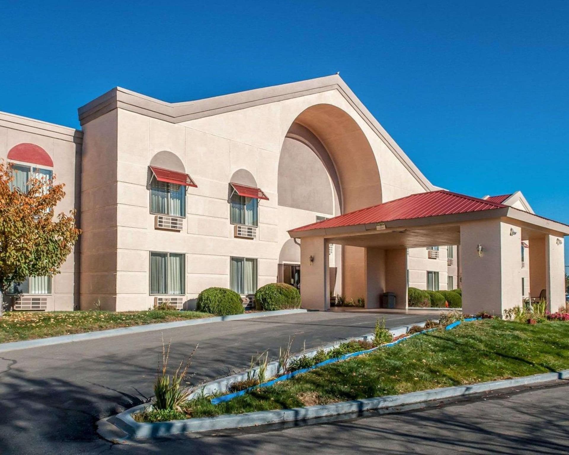 Quality Inn & Suites Farmington property views in Farmington, NM — gallery photo 3