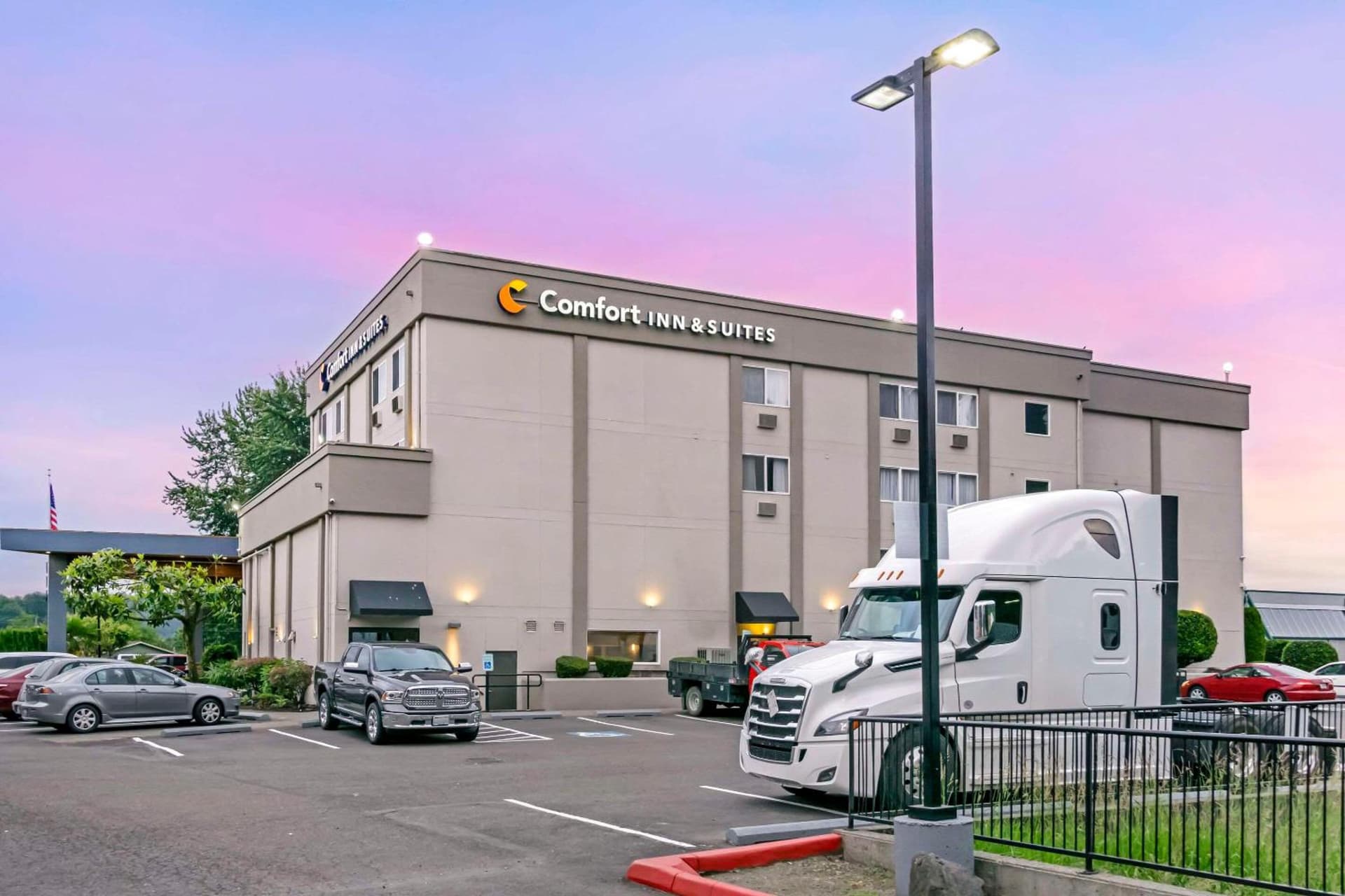 Comfort Inn & Suites Pacific - Auburn interior in Auburn, WA — gallery photo 2