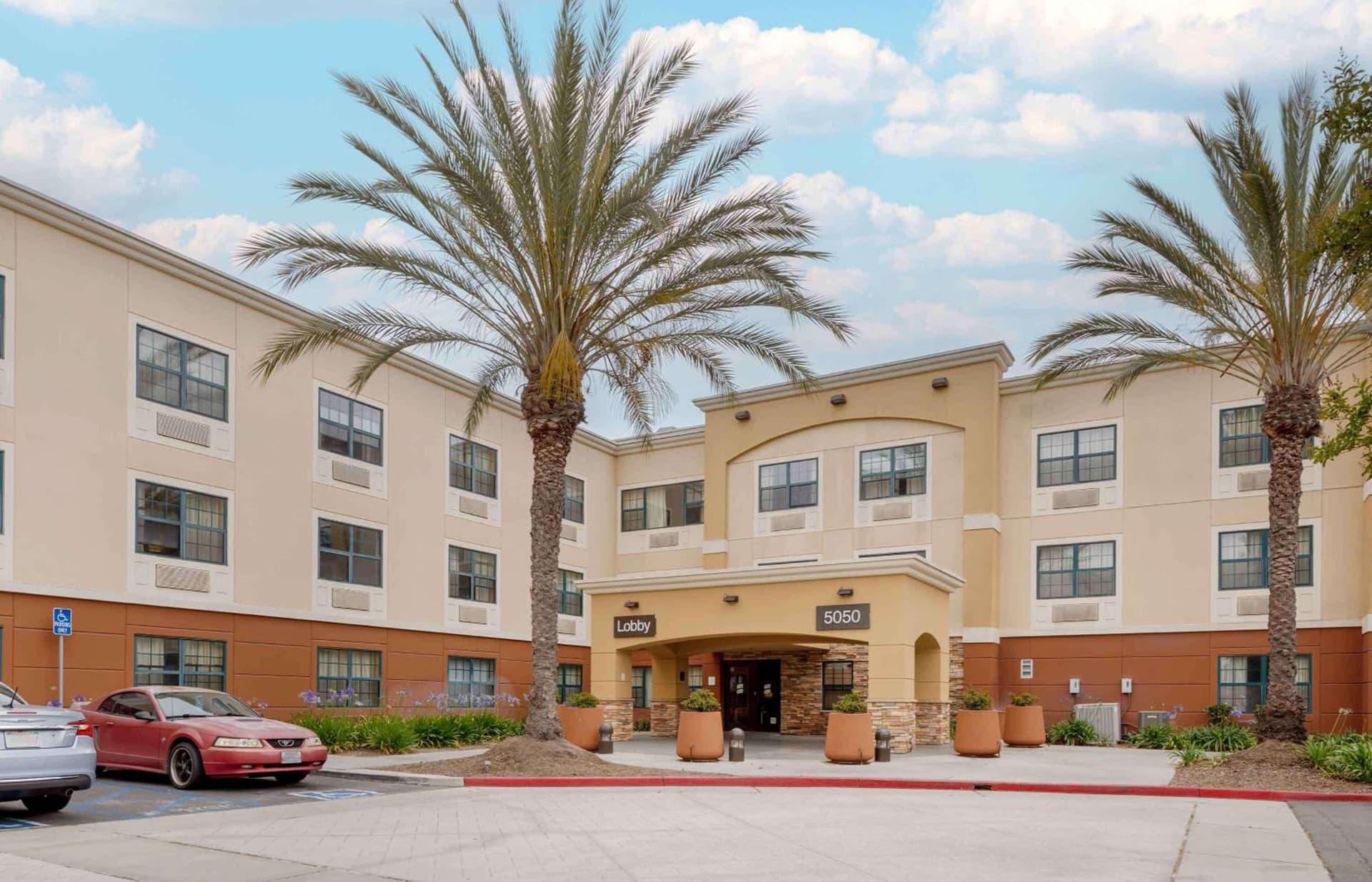 Extended Stay America Suites - Orange County - Huntington Beach interior in Huntington Beach, CA — gallery photo 2