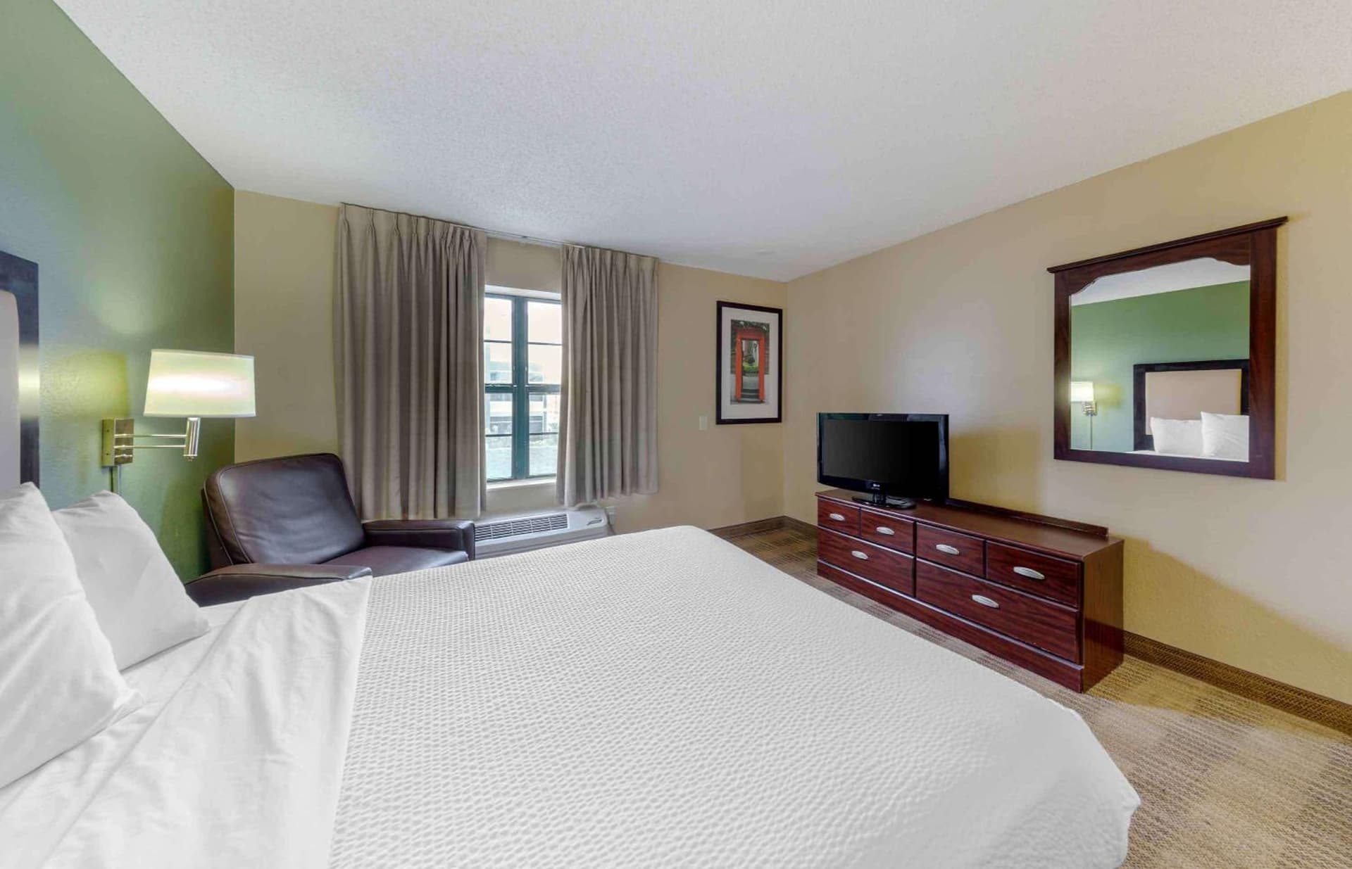 Extended Stay America Suites - Orange County - Huntington Beach gallery photo in Huntington Beach, CA — image 11