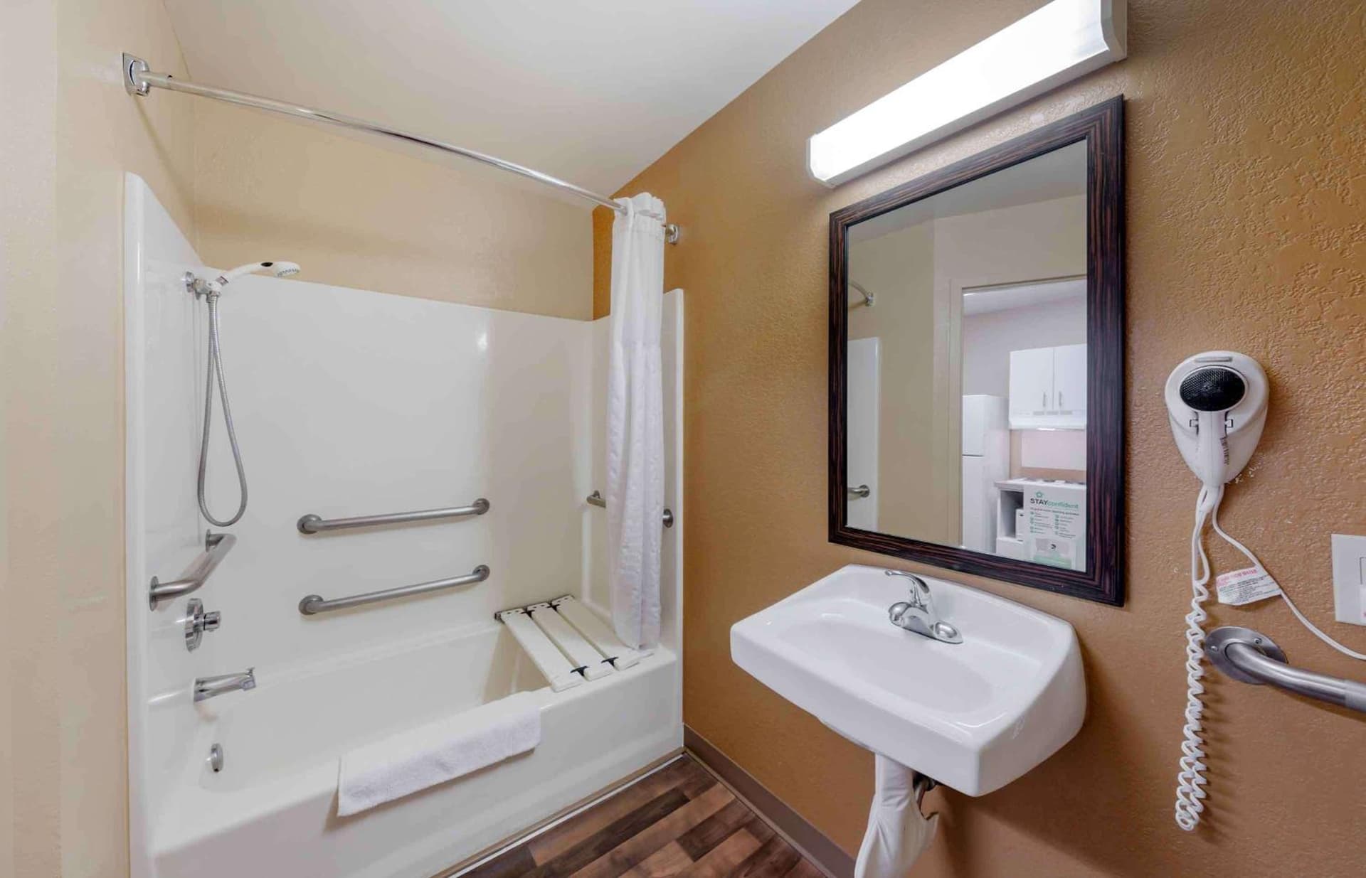 Extended Stay America Suites - Orange County - Huntington Beach gallery photo in Huntington Beach, CA — image 26
