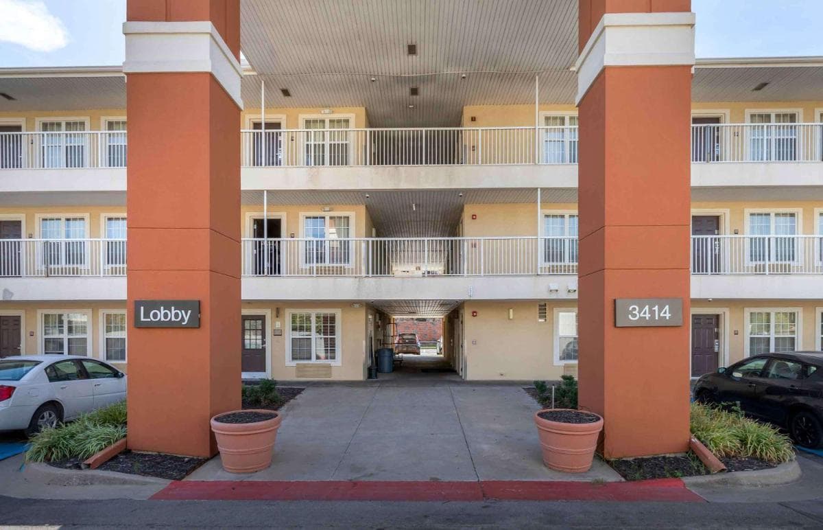 Extended Stay America Suites - Tulsa - Central interior in Tulsa, OK — gallery photo 2