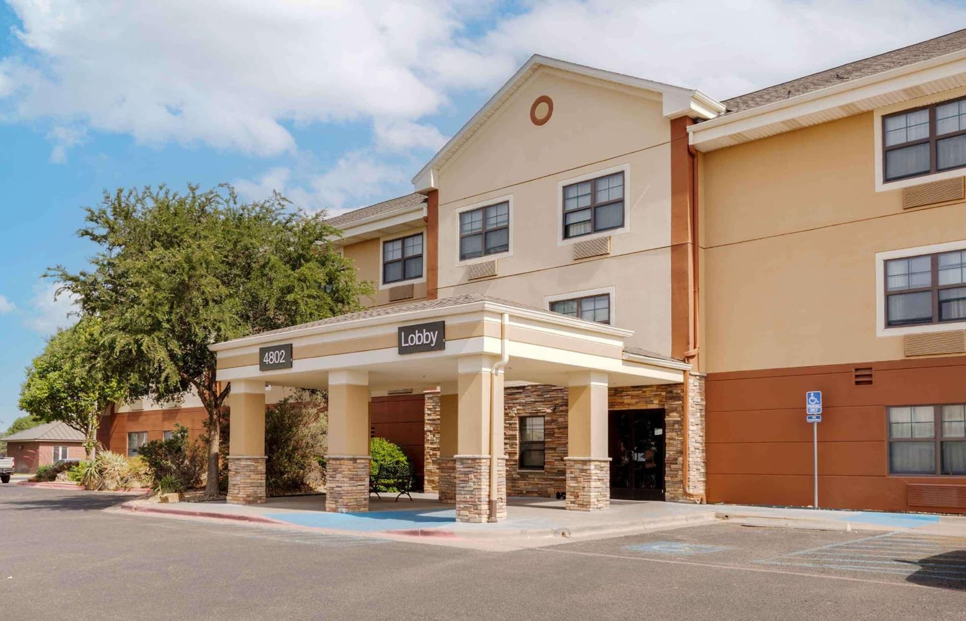 Extended Stay America Suites - Lubbock - Southwest interior in Lubbock, TX — gallery photo 2