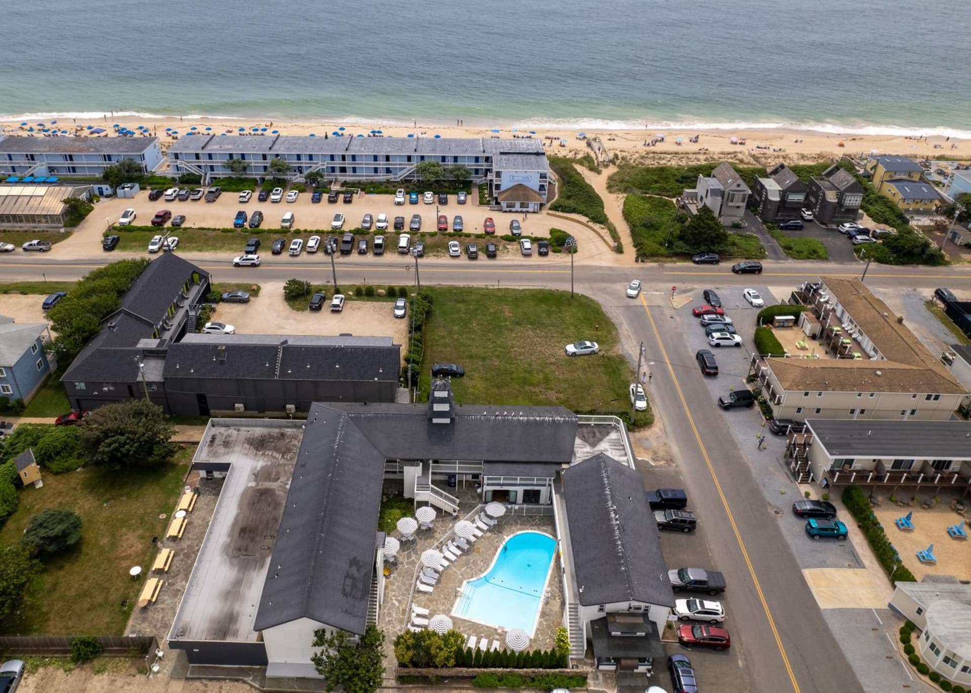 A Wave Inn - Montauk interior in Montauk, NY — gallery photo 2