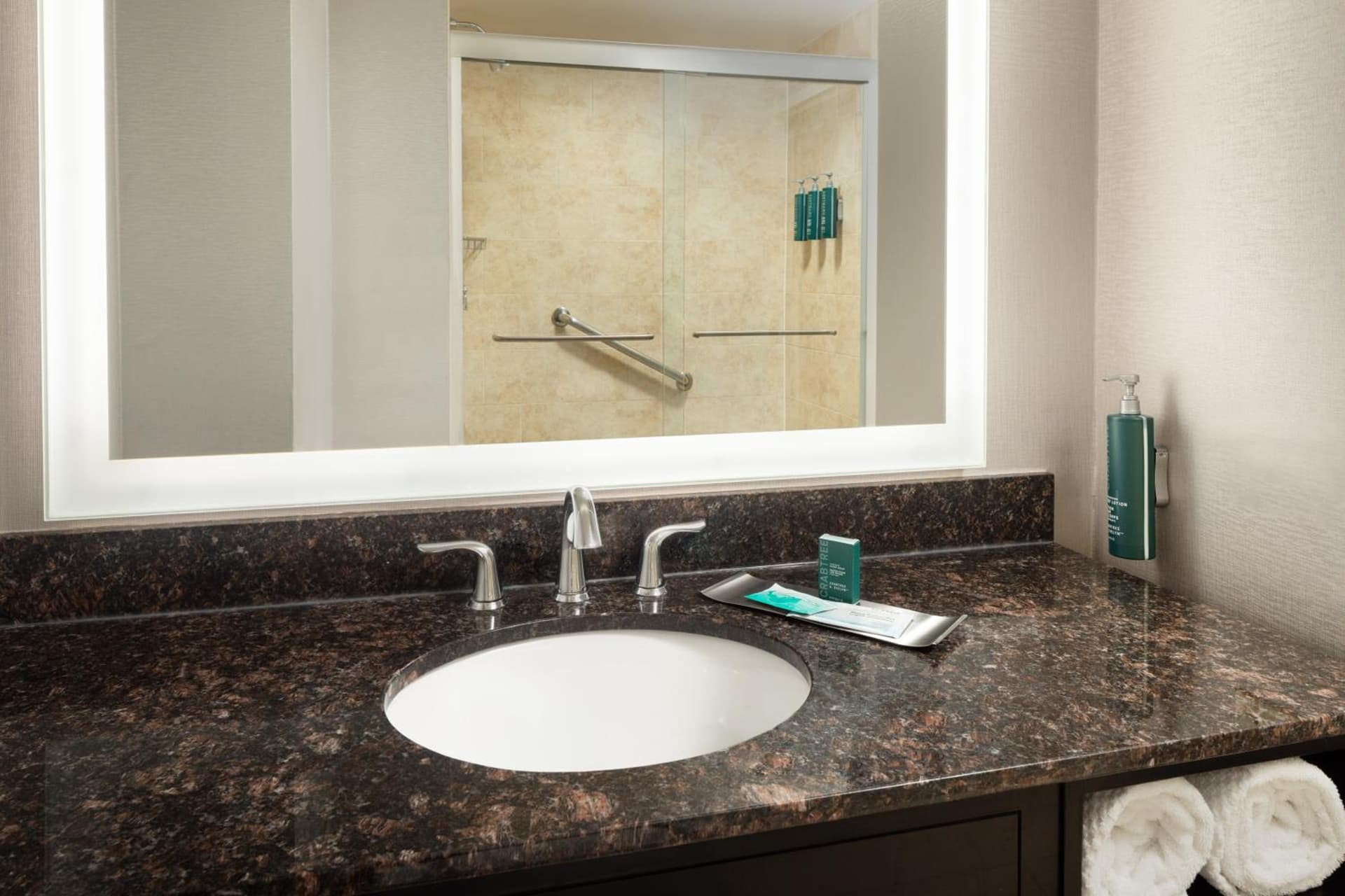 DoubleTree Suites by Hilton Hotel Detroit Downtown - Fort Shelby gallery photo in Detroit, MI — image 36